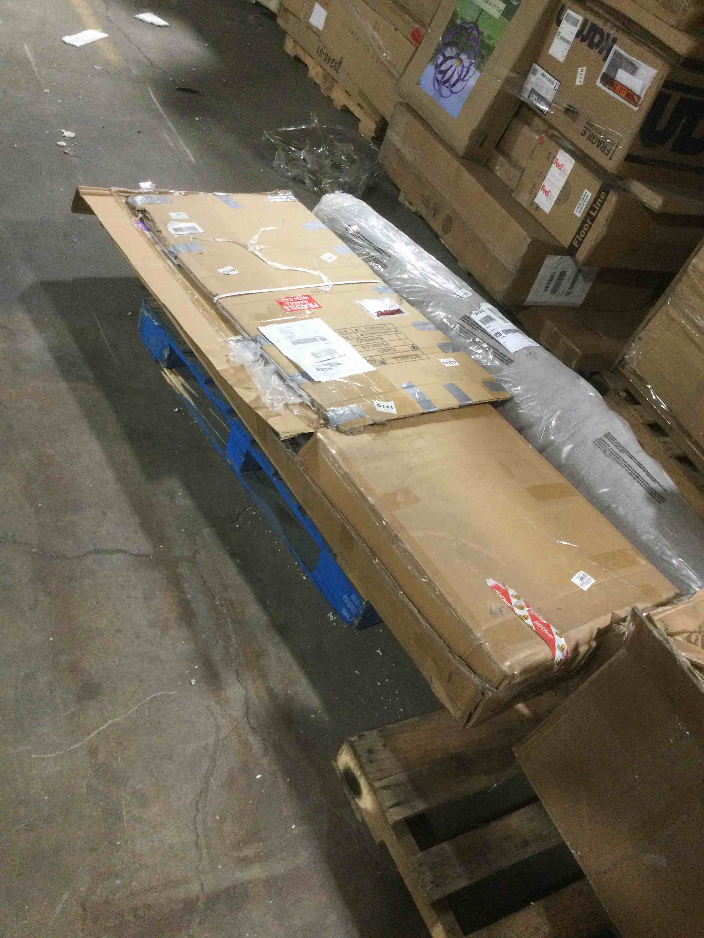 https://s3.amazonaws.com/lotting-images-prod/bidfta/BLU6065023_1706802832767.jpeg
