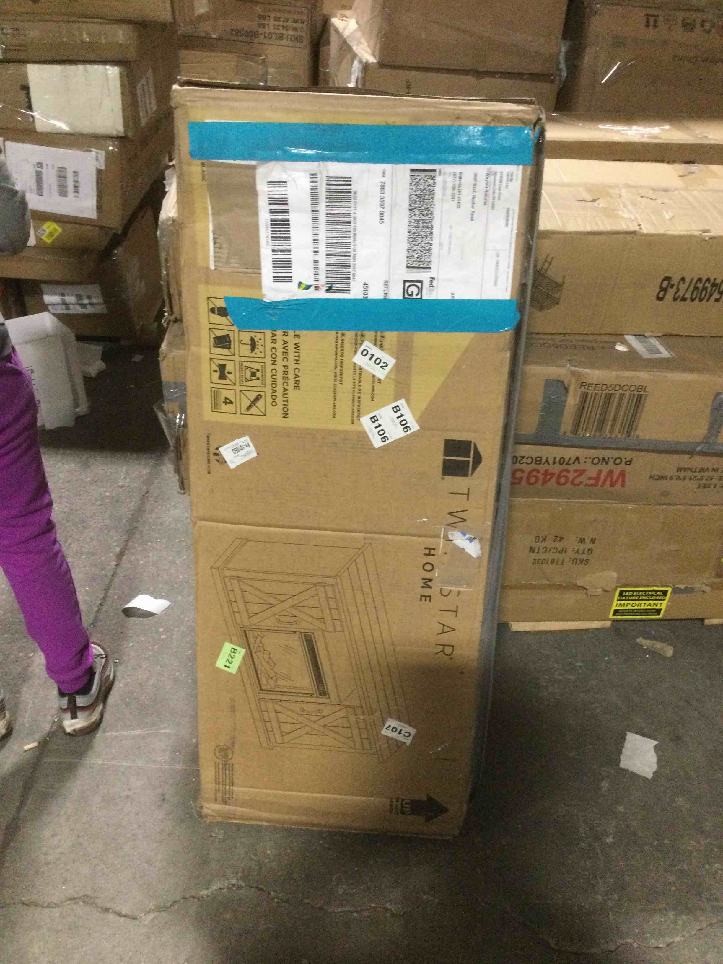 https://s3.amazonaws.com/lotting-images-prod/bidfta/BLU6065033_1706805871518.jpeg