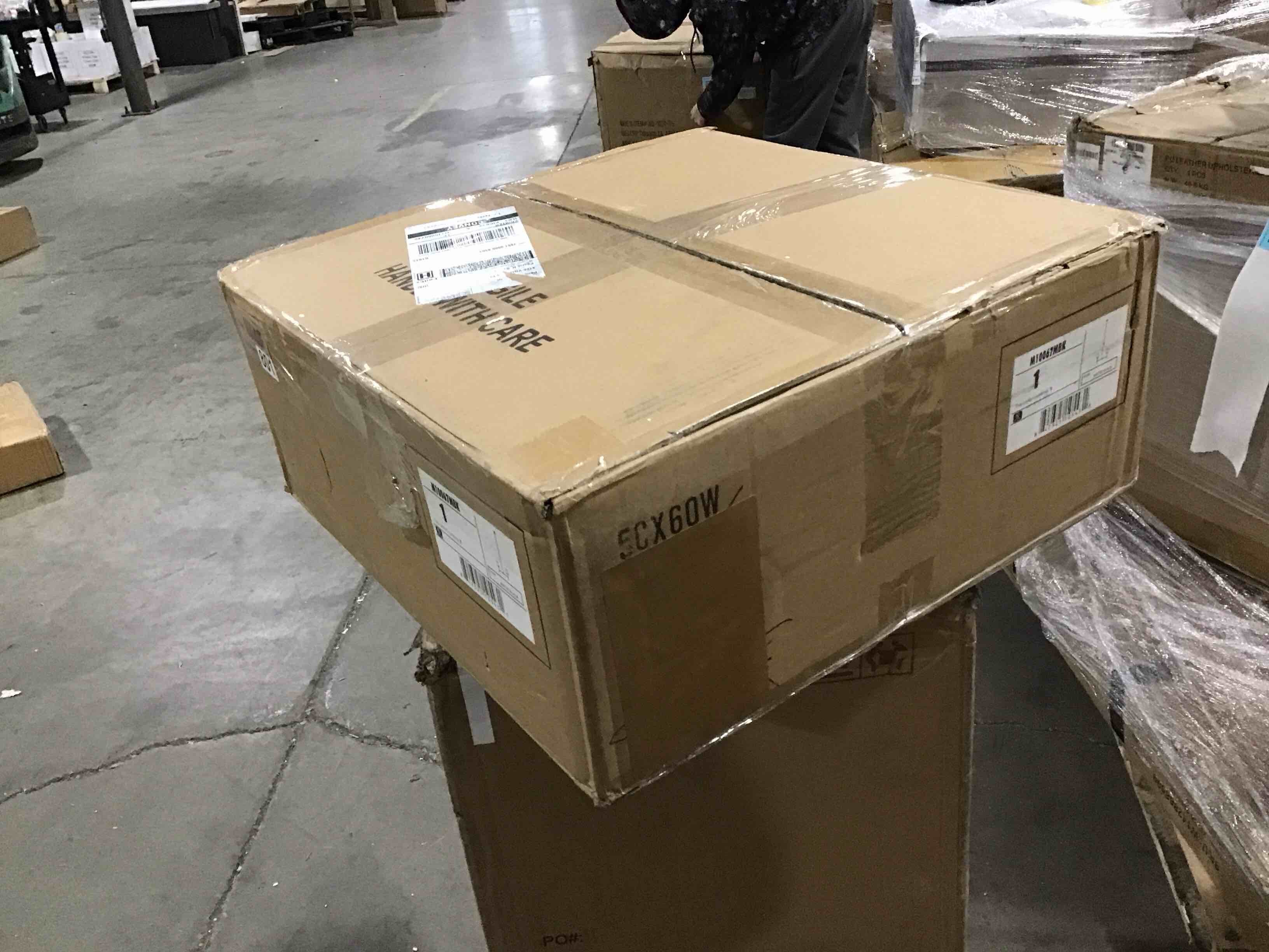 https://s3.amazonaws.com/lotting-images-prod/bidfta/BLU6066500_1707311549555.jpeg