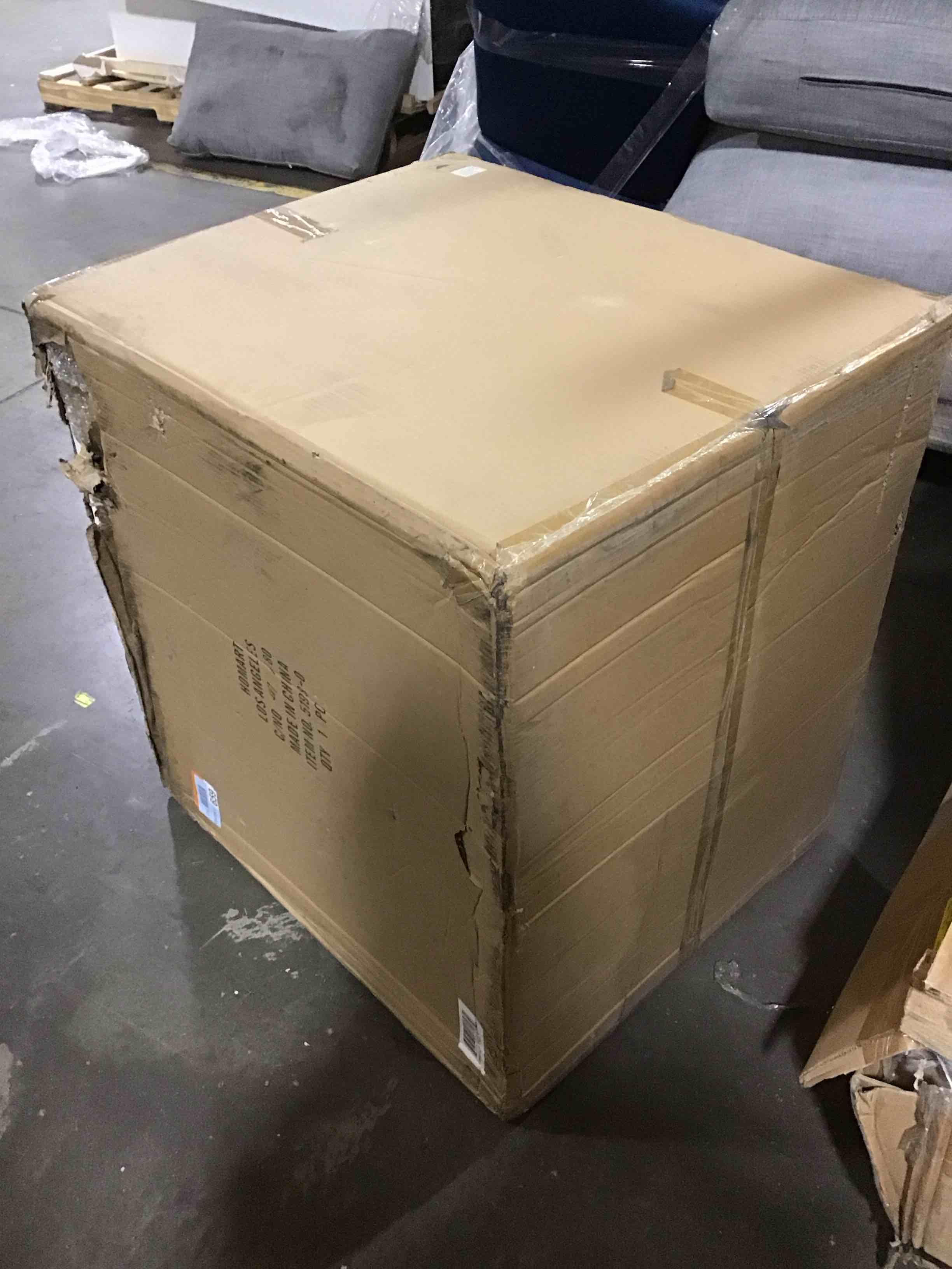 https://s3.amazonaws.com/lotting-images-prod/bidfta/BLU6067220_1707845872673.jpeg