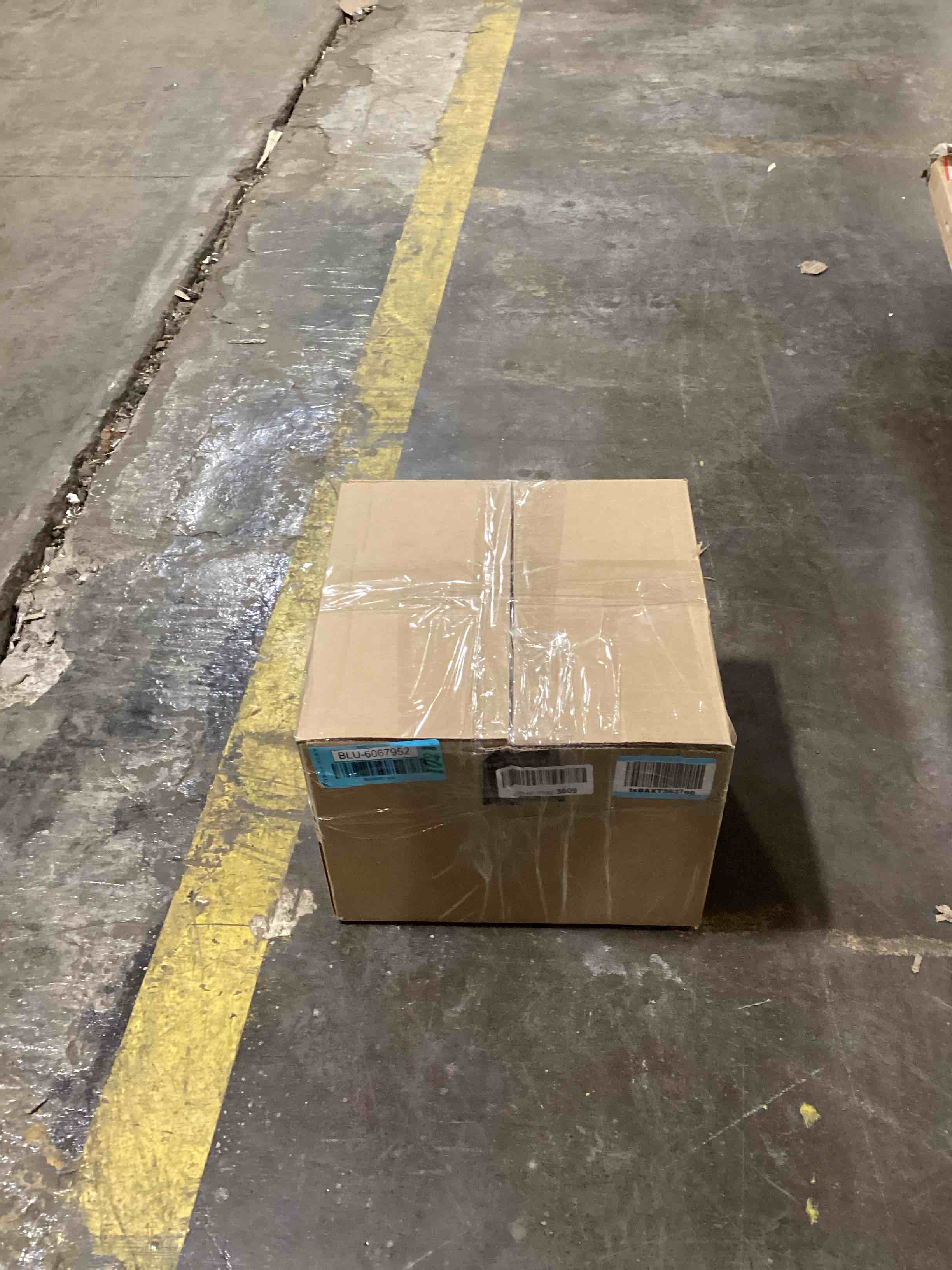 https://s3.amazonaws.com/lotting-images-prod/bidfta/BLU6067952_1709740774371.jpeg