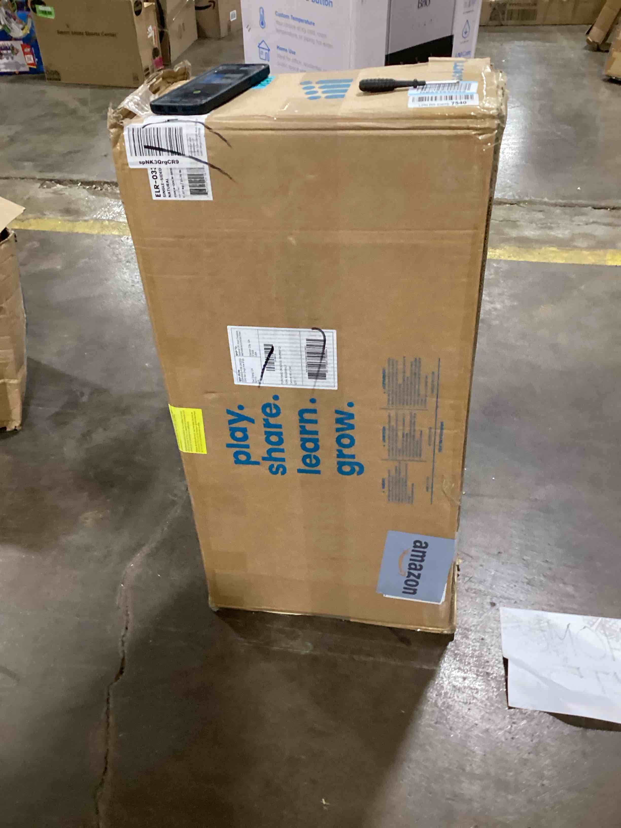 https://s3.amazonaws.com/lotting-images-prod/bidfta/BLU6067954_1709740174451.jpeg