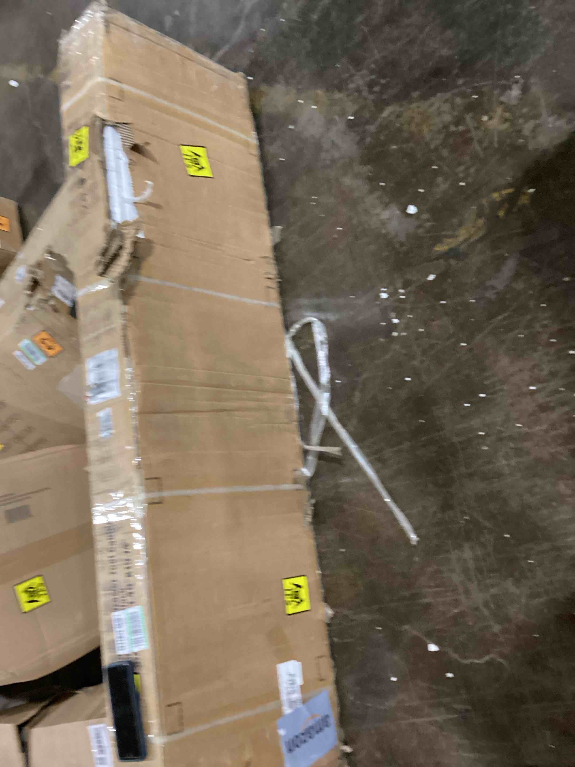 https://s3.amazonaws.com/lotting-images-prod/bidfta/BLU6068917_1713369305015.jpeg