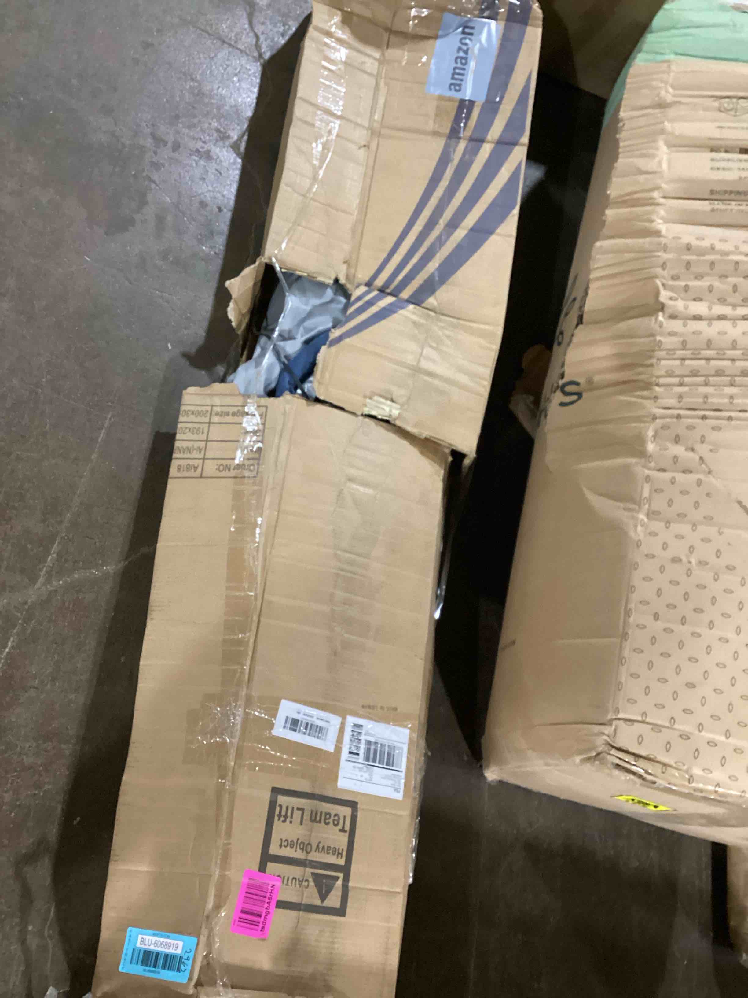 https://s3.amazonaws.com/lotting-images-prod/bidfta/BLU6068919_1713371905922.jpeg