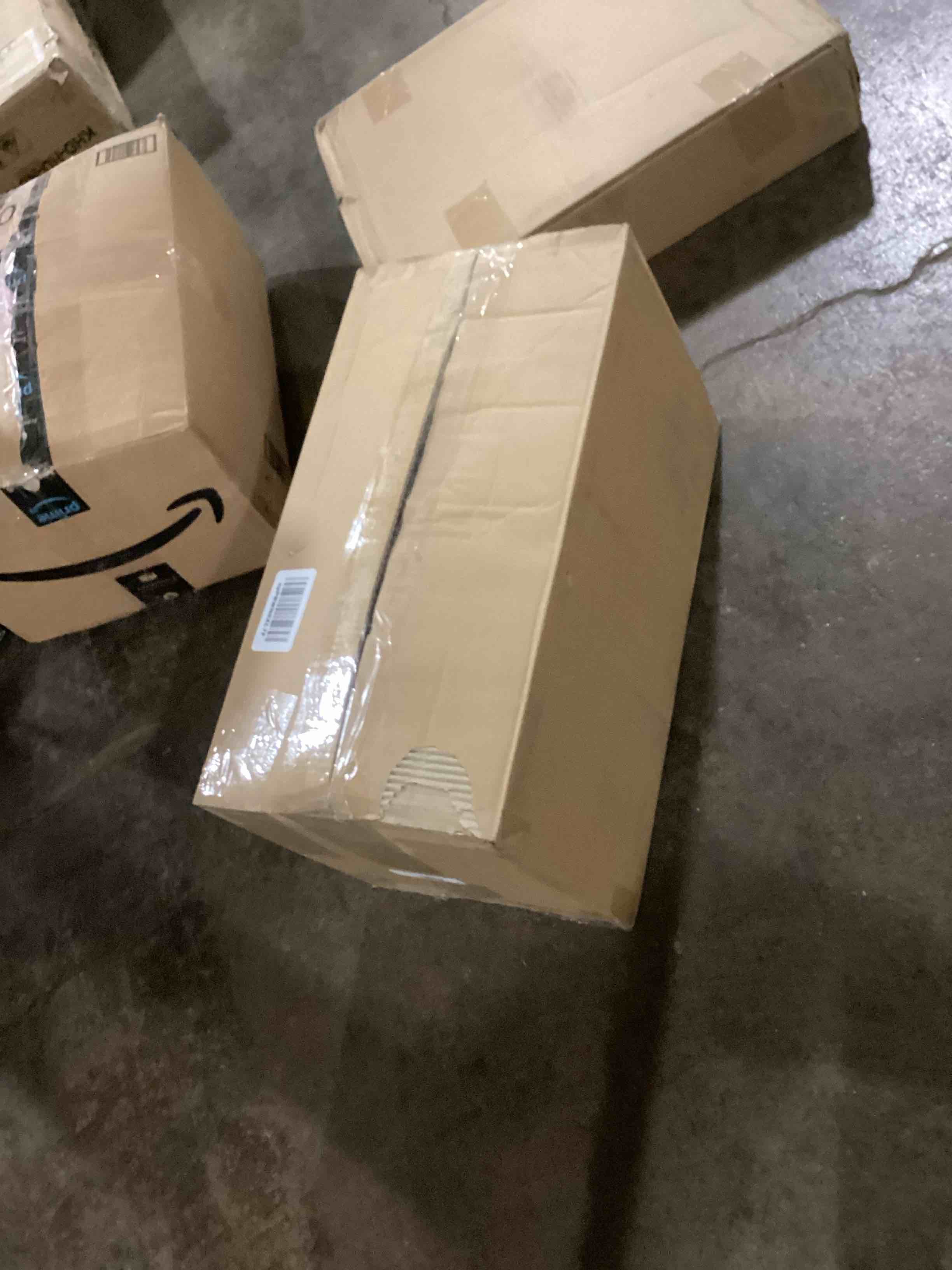 https://s3.amazonaws.com/lotting-images-prod/bidfta/BLU6070605_1711387464771.jpeg