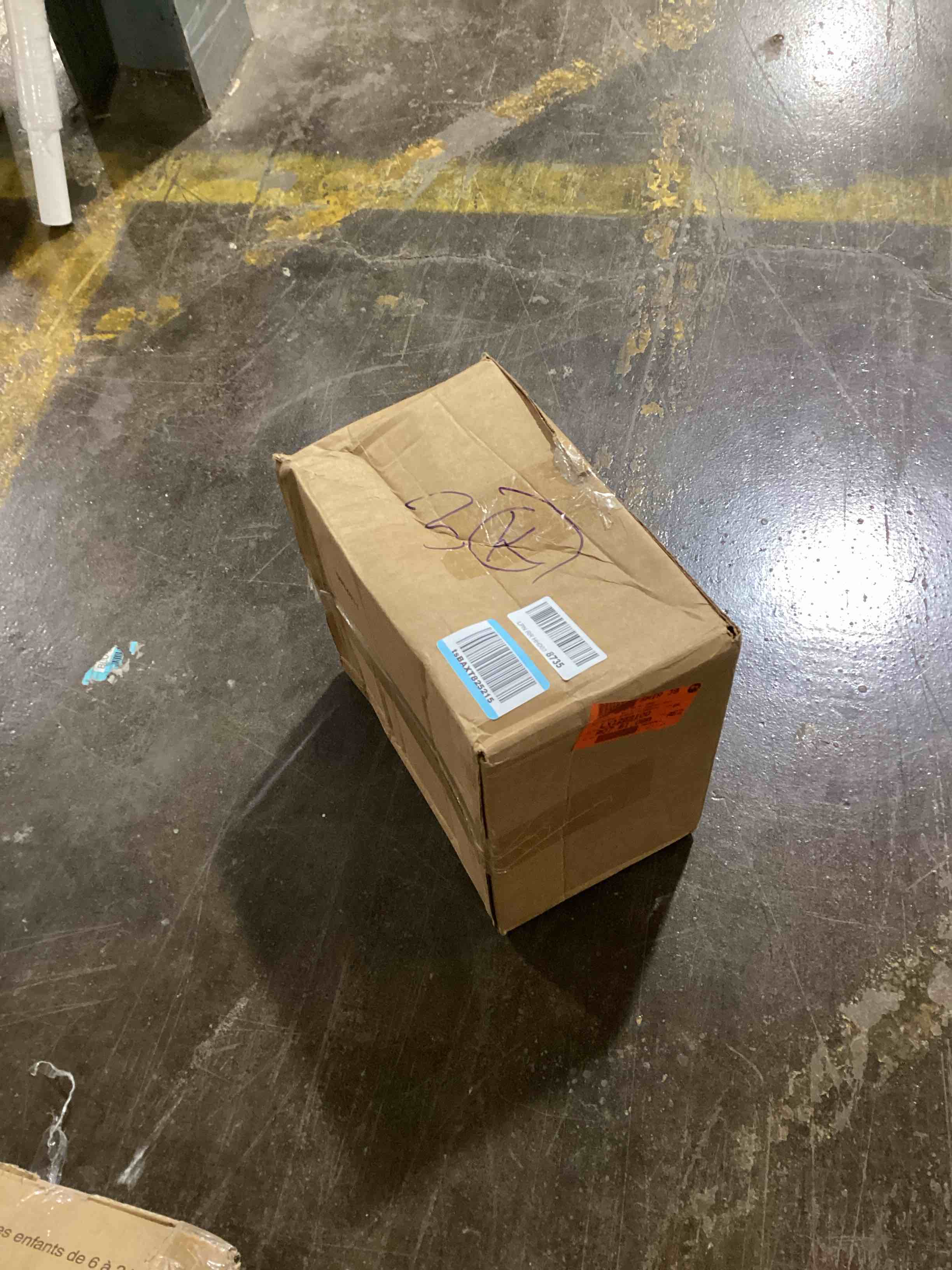 https://s3.amazonaws.com/lotting-images-prod/bidfta/BLU6070892_1711549864759.jpeg