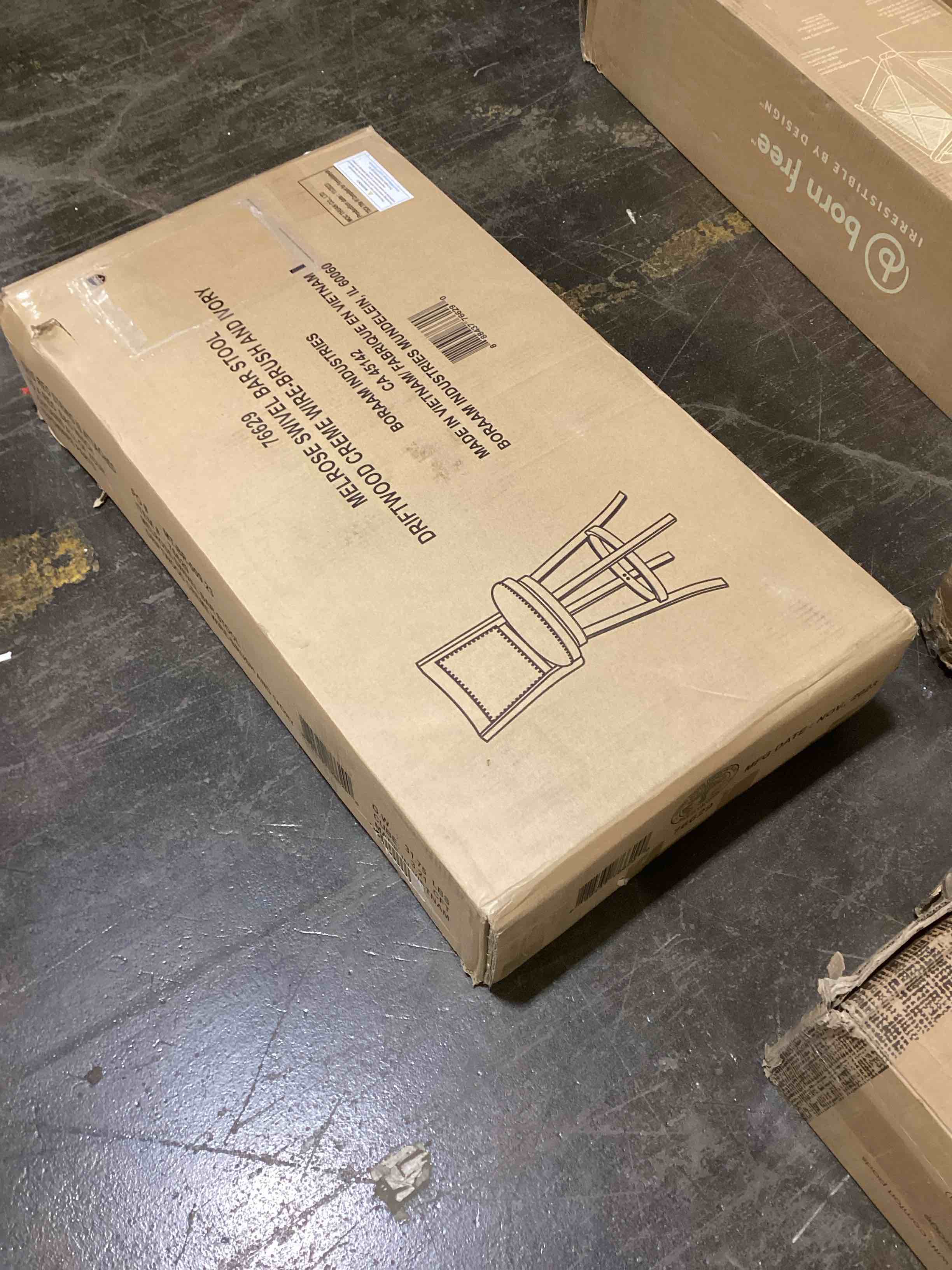 https://s3.amazonaws.com/lotting-images-prod/bidfta/BLU6070923_1711546124102.jpeg