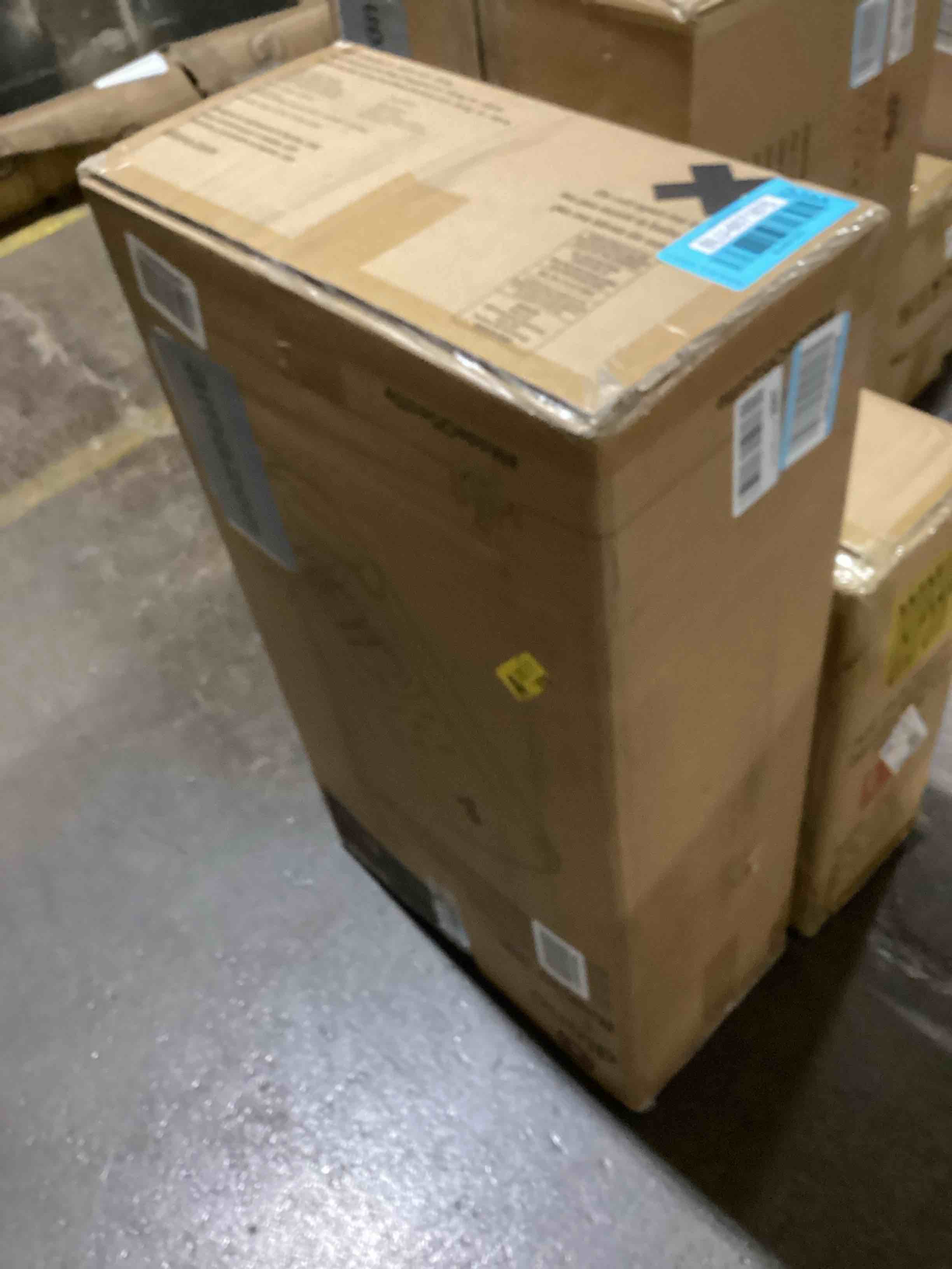 https://s3.amazonaws.com/lotting-images-prod/bidfta/BLU6071875_1713884608709.jpeg