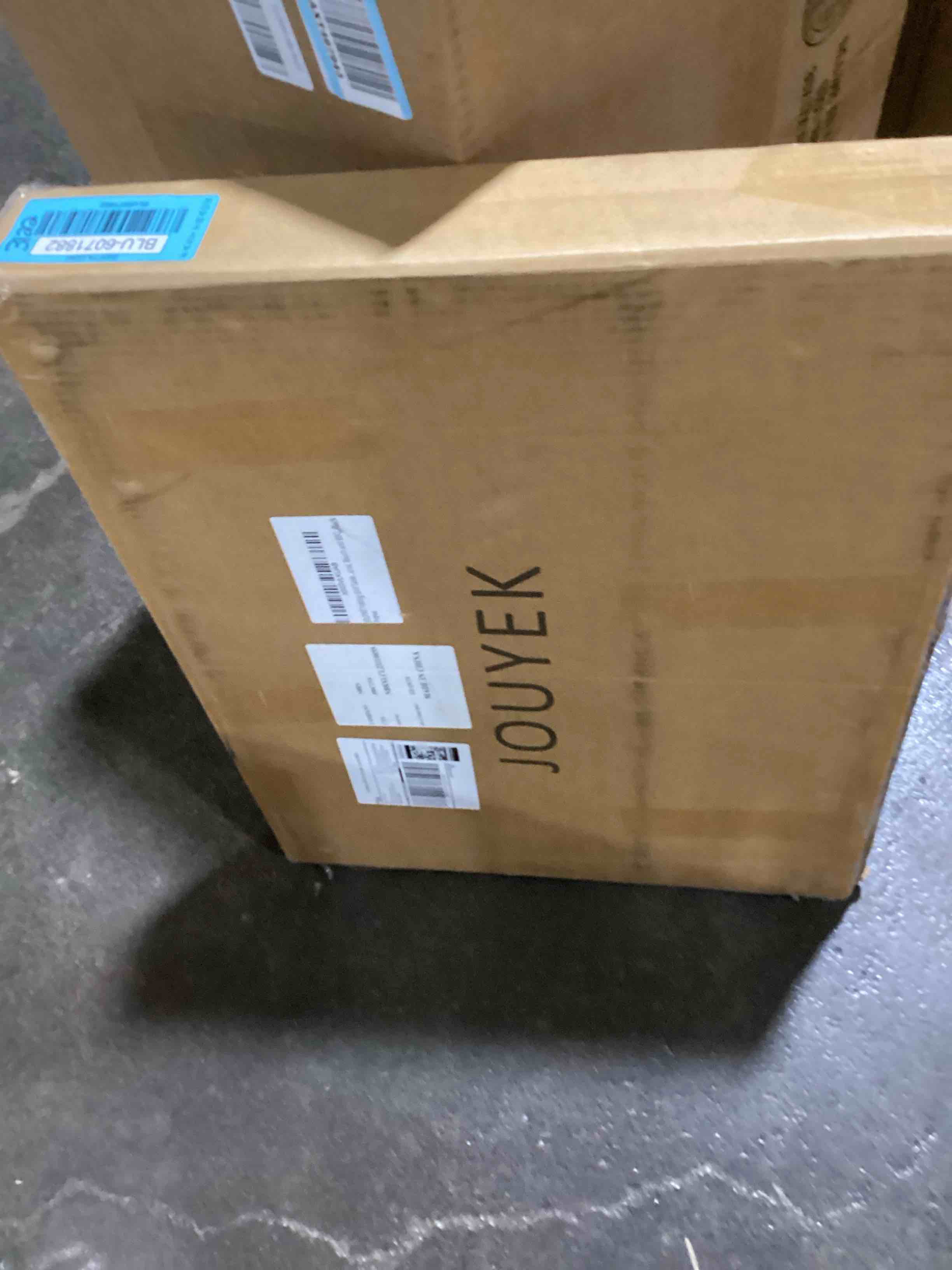 https://s3.amazonaws.com/lotting-images-prod/bidfta/BLU6071882_1713884424060.jpeg