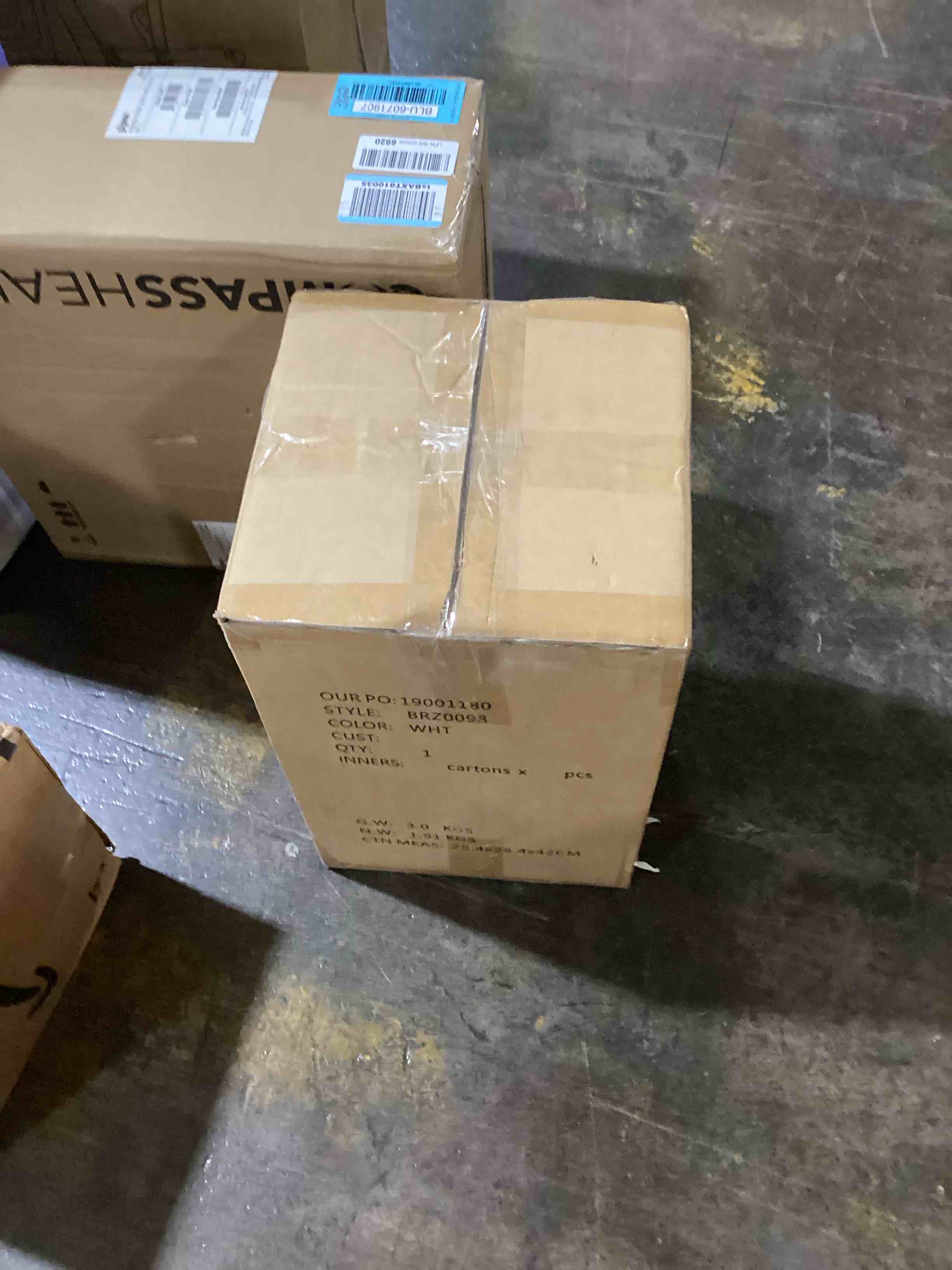 https://s3.amazonaws.com/lotting-images-prod/bidfta/BLU6071901_1713882575725.jpeg