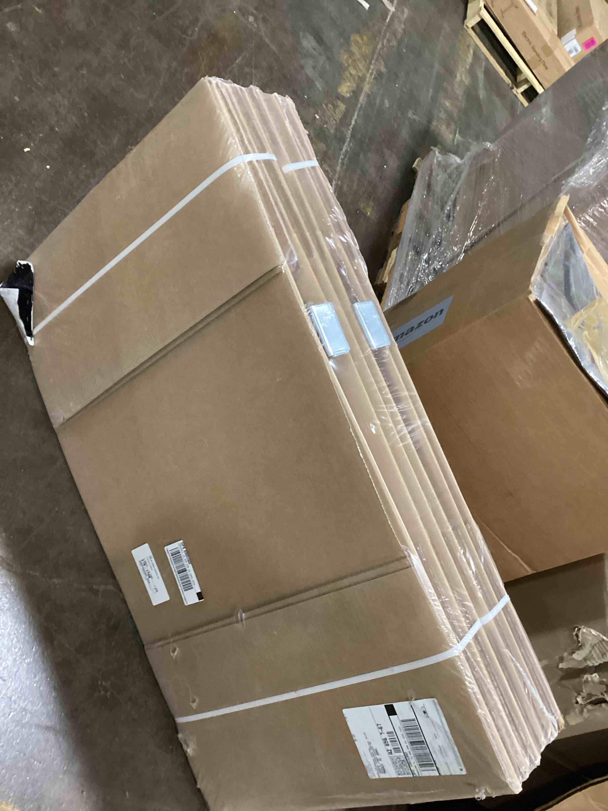 https://s3.amazonaws.com/lotting-images-prod/bidfta/BLU6075180_1711993588884.jpeg
