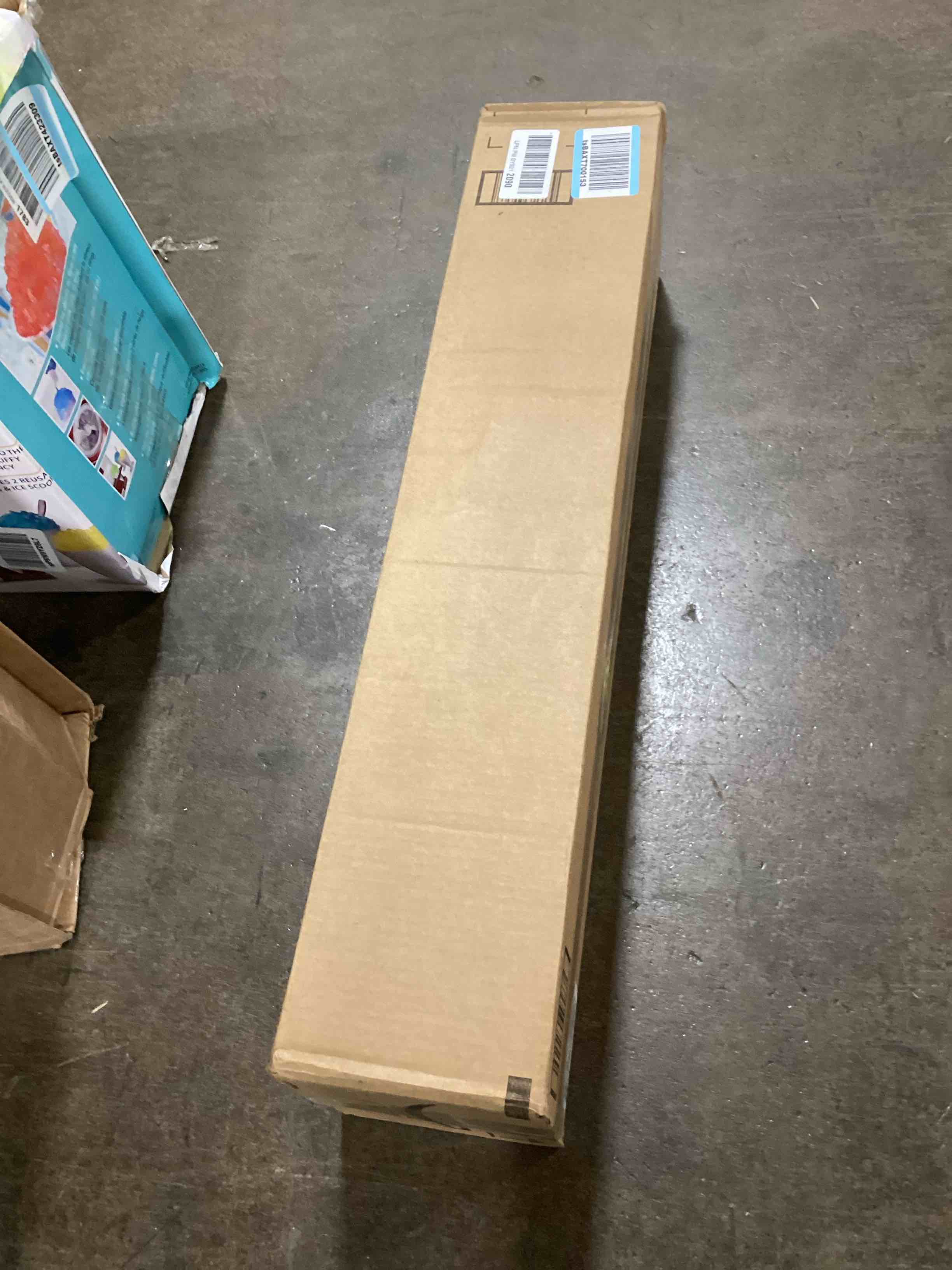 https://s3.amazonaws.com/lotting-images-prod/bidfta/BLU6077592_1710175242349.jpeg