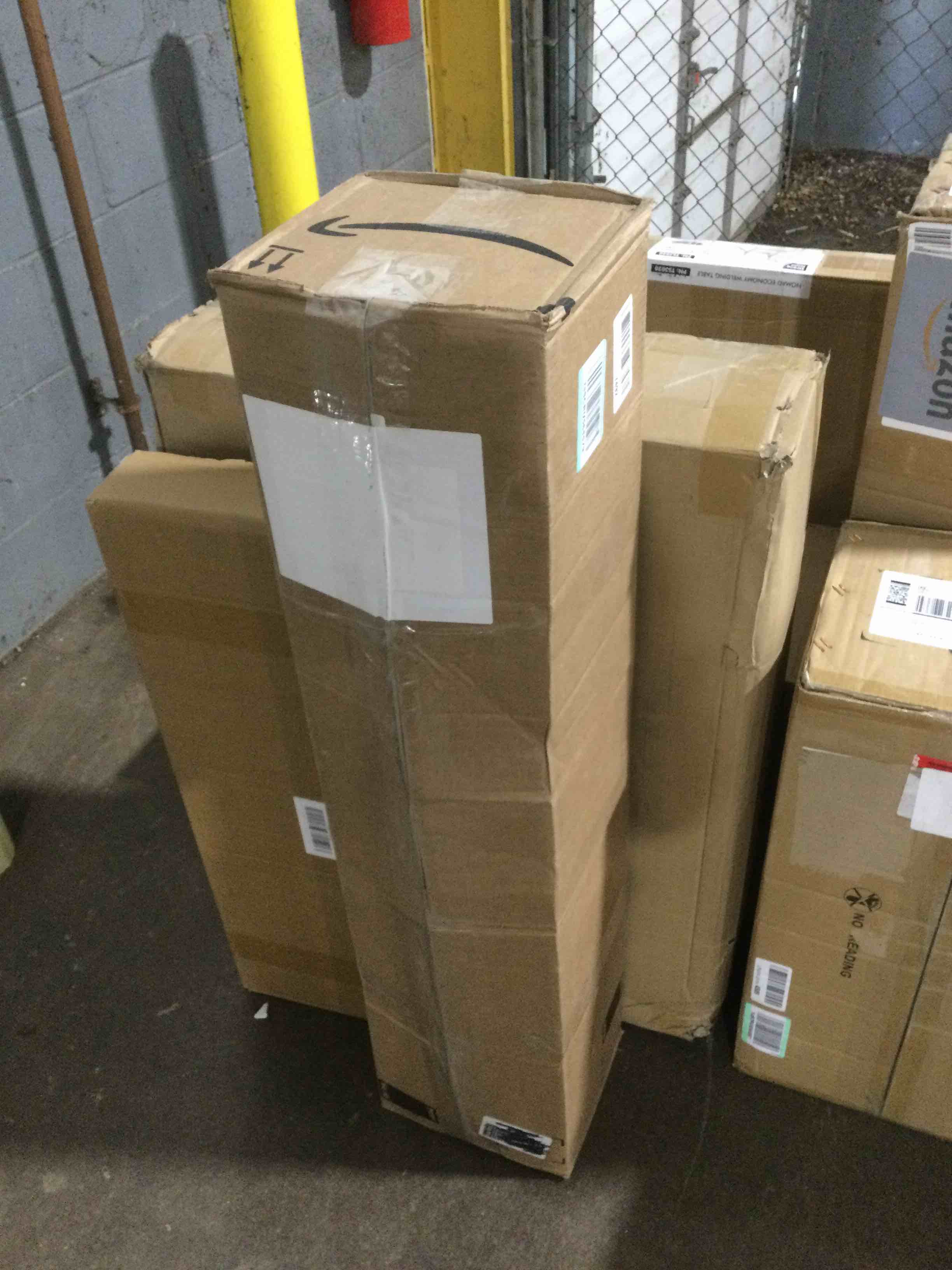 https://s3.amazonaws.com/lotting-images-prod/bidfta/BLU6077718_1710266254421.jpeg