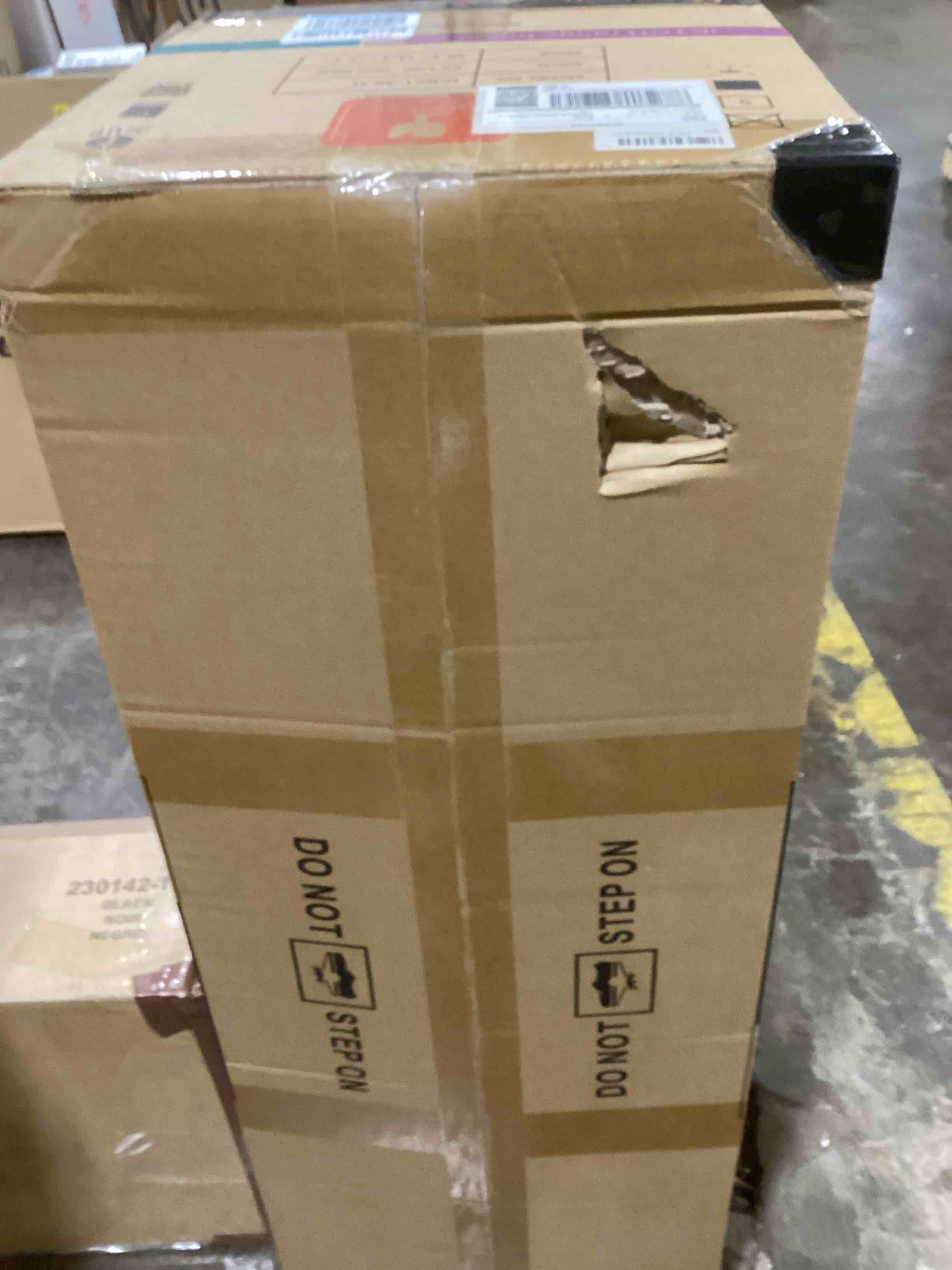 https://s3.amazonaws.com/lotting-images-prod/bidfta/BLU6077888_1710363001255.jpeg