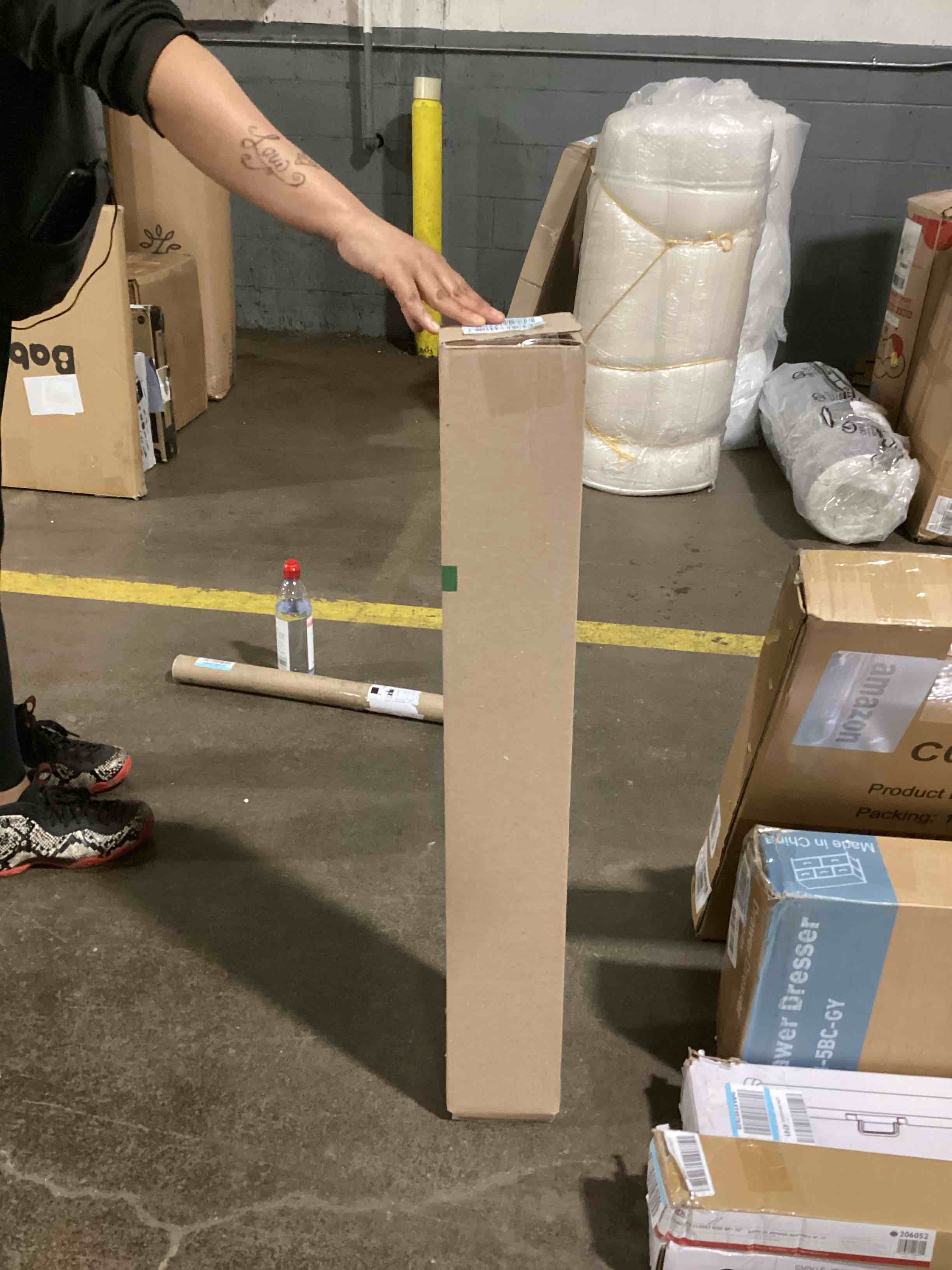 https://s3.amazonaws.com/lotting-images-prod/bidfta/BLU6078182_1710435639181.jpeg