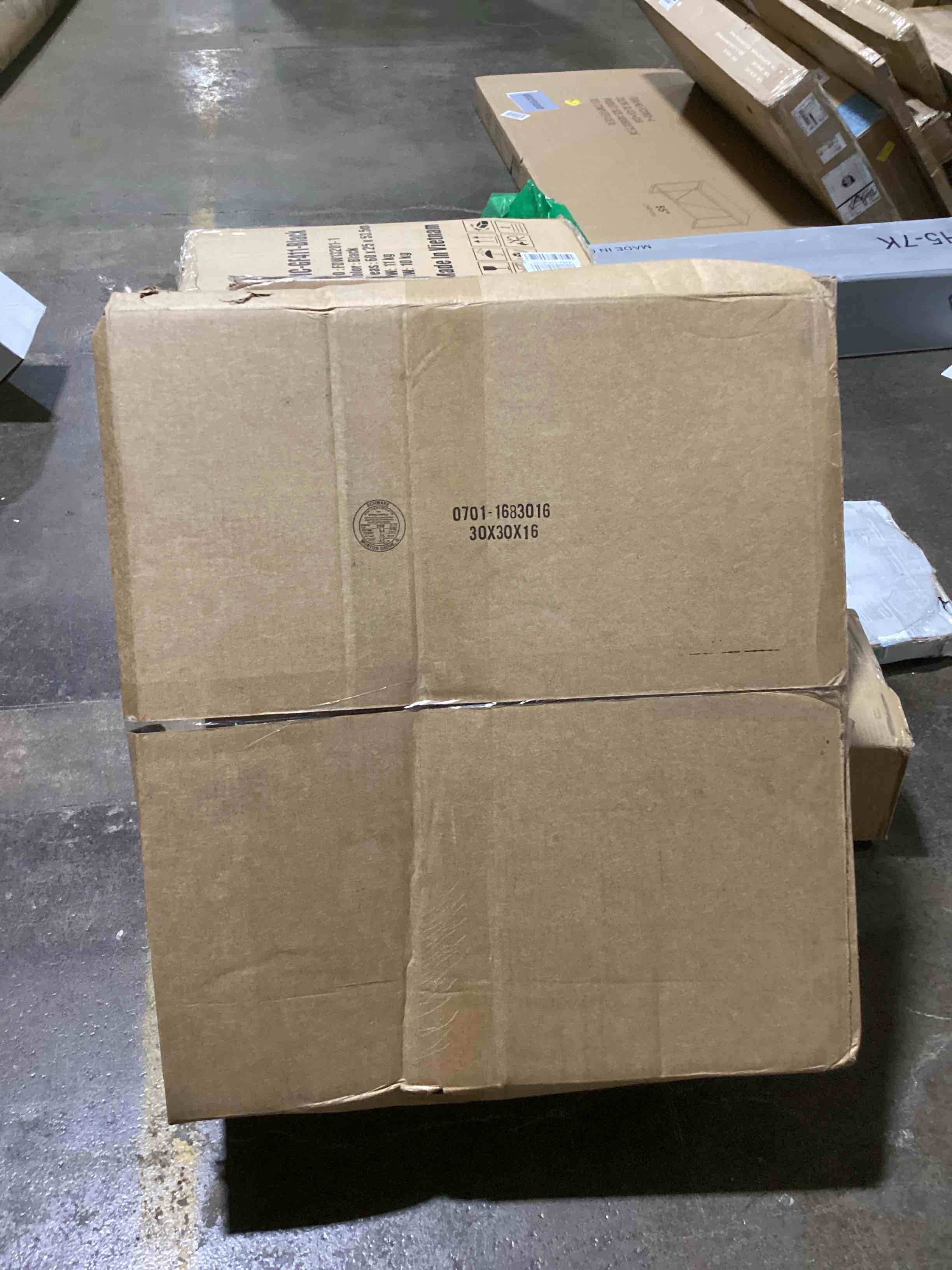 https://s3.amazonaws.com/lotting-images-prod/bidfta/BLU6078196_1710436669792.jpeg