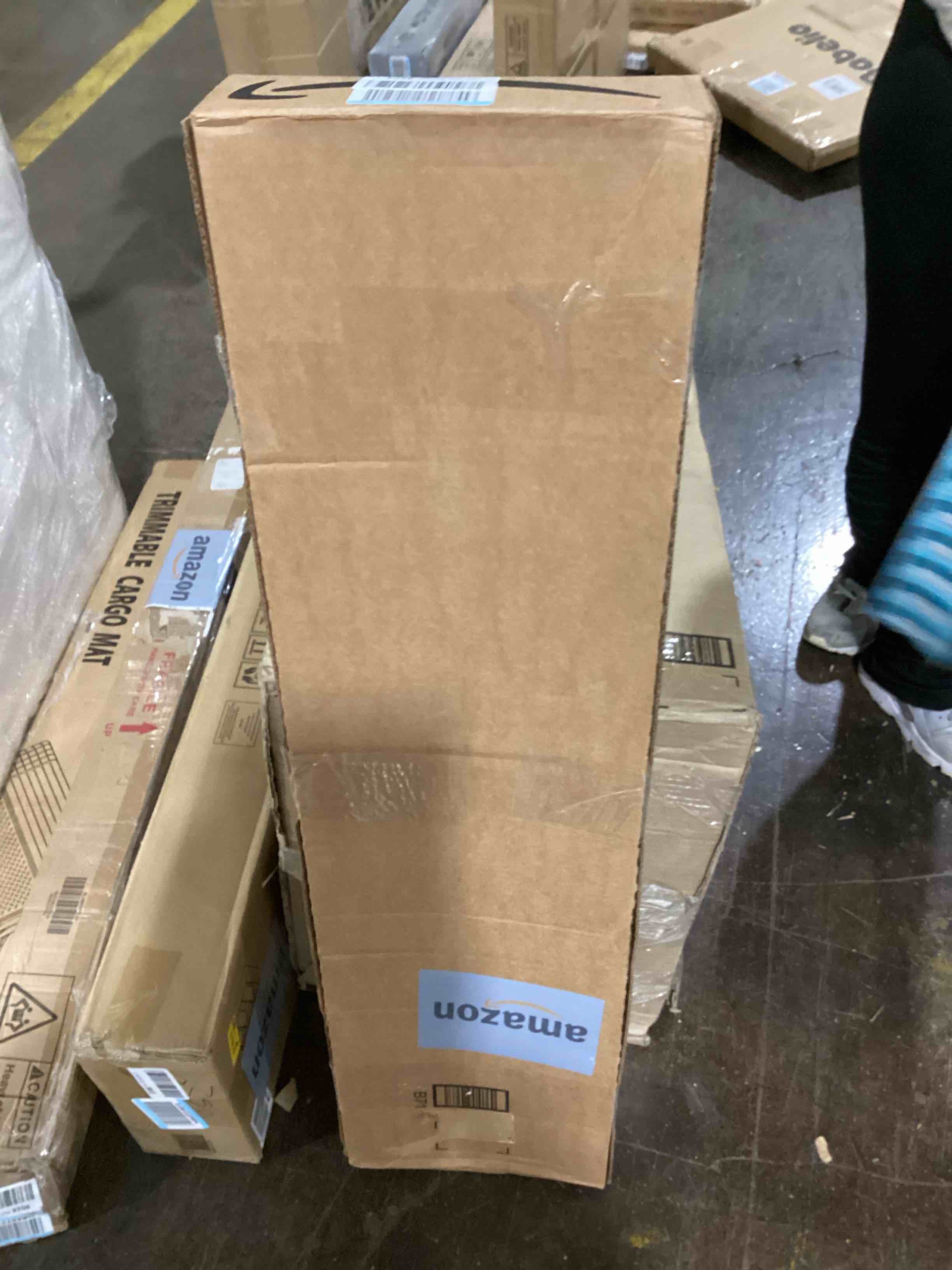 https://s3.amazonaws.com/lotting-images-prod/bidfta/BLU6078203_1710428538579.jpeg