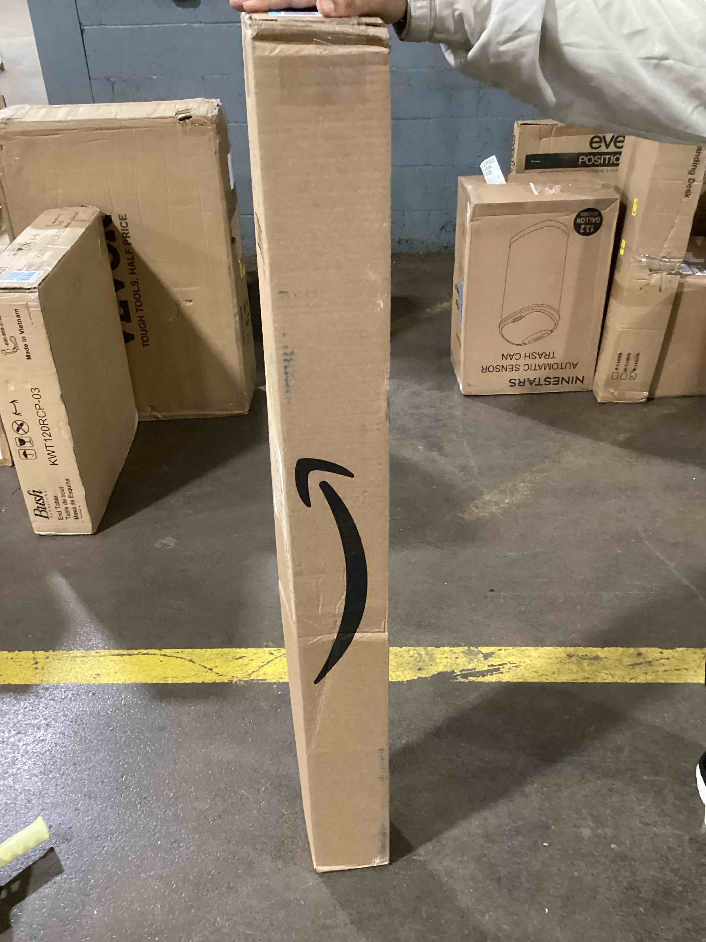 https://s3.amazonaws.com/lotting-images-prod/bidfta/BLU6078209_1710429029624.jpeg