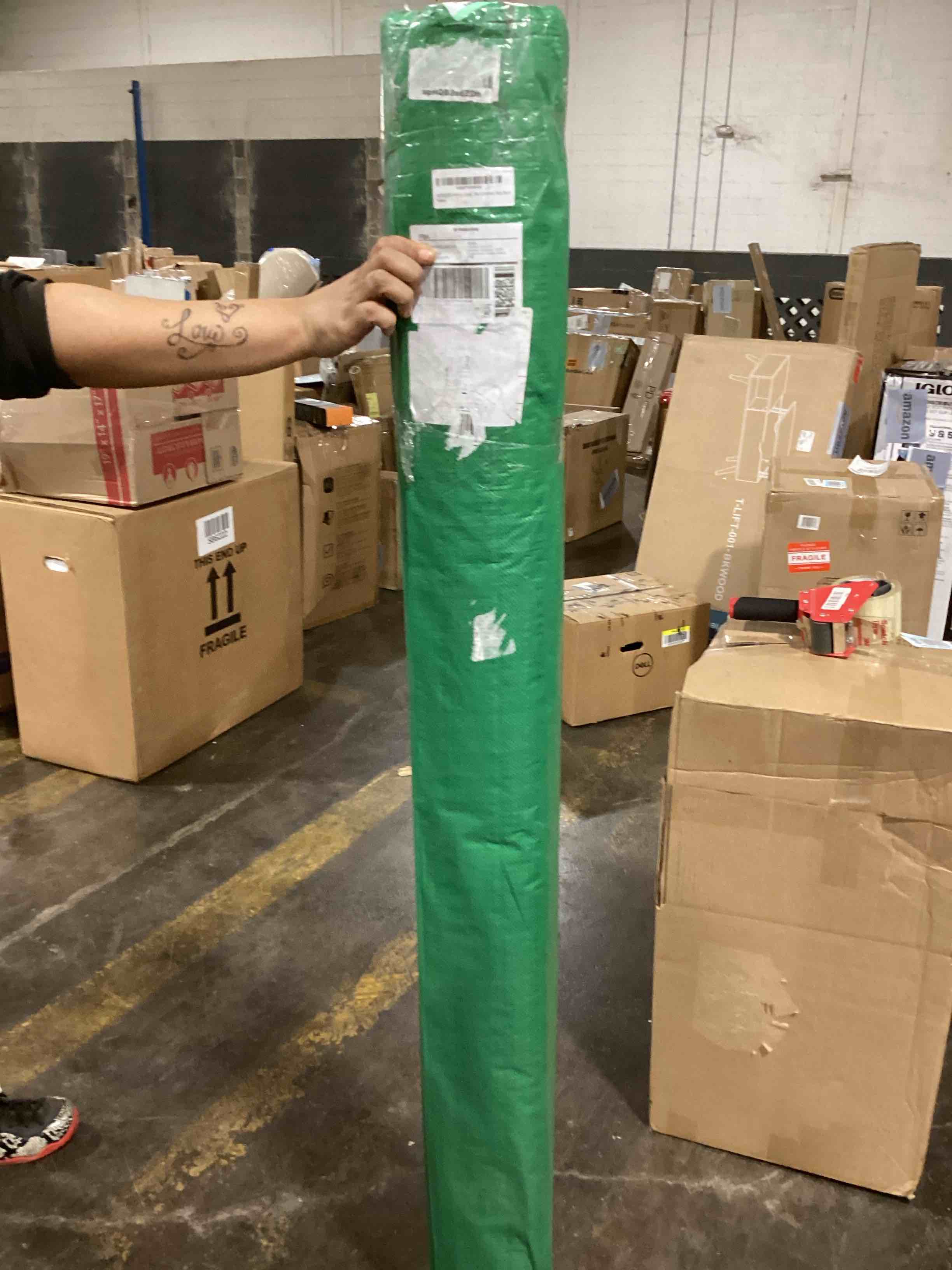 https://s3.amazonaws.com/lotting-images-prod/bidfta/BLU6078266_1710443217788.jpeg