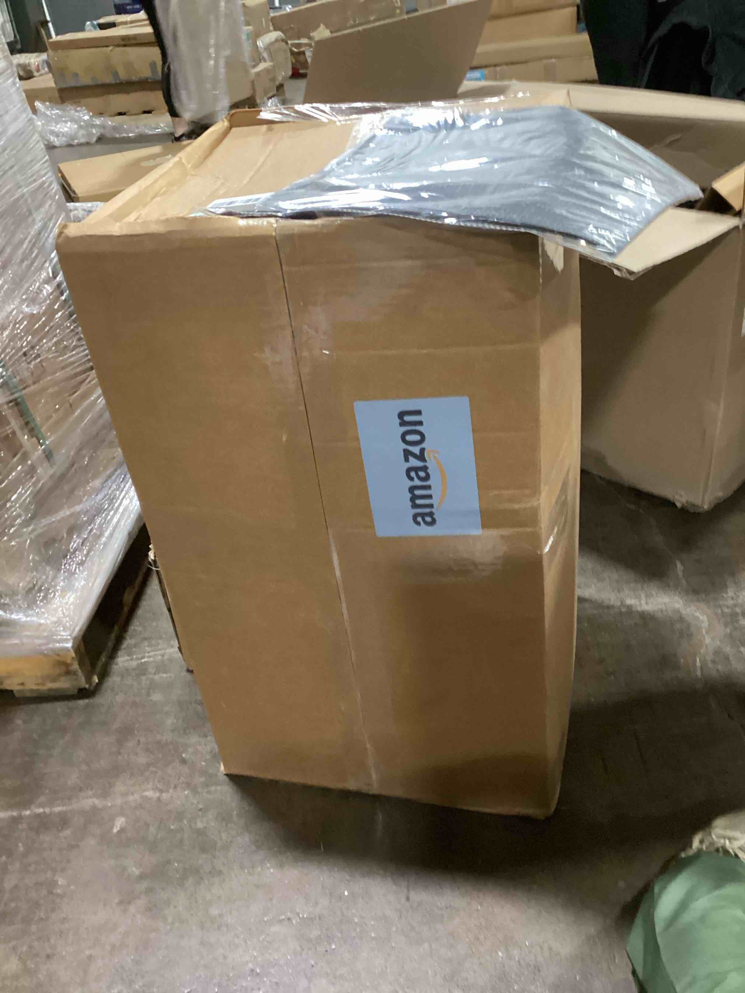https://s3.amazonaws.com/lotting-images-prod/bidfta/BLU6079464_1711993799449.jpeg