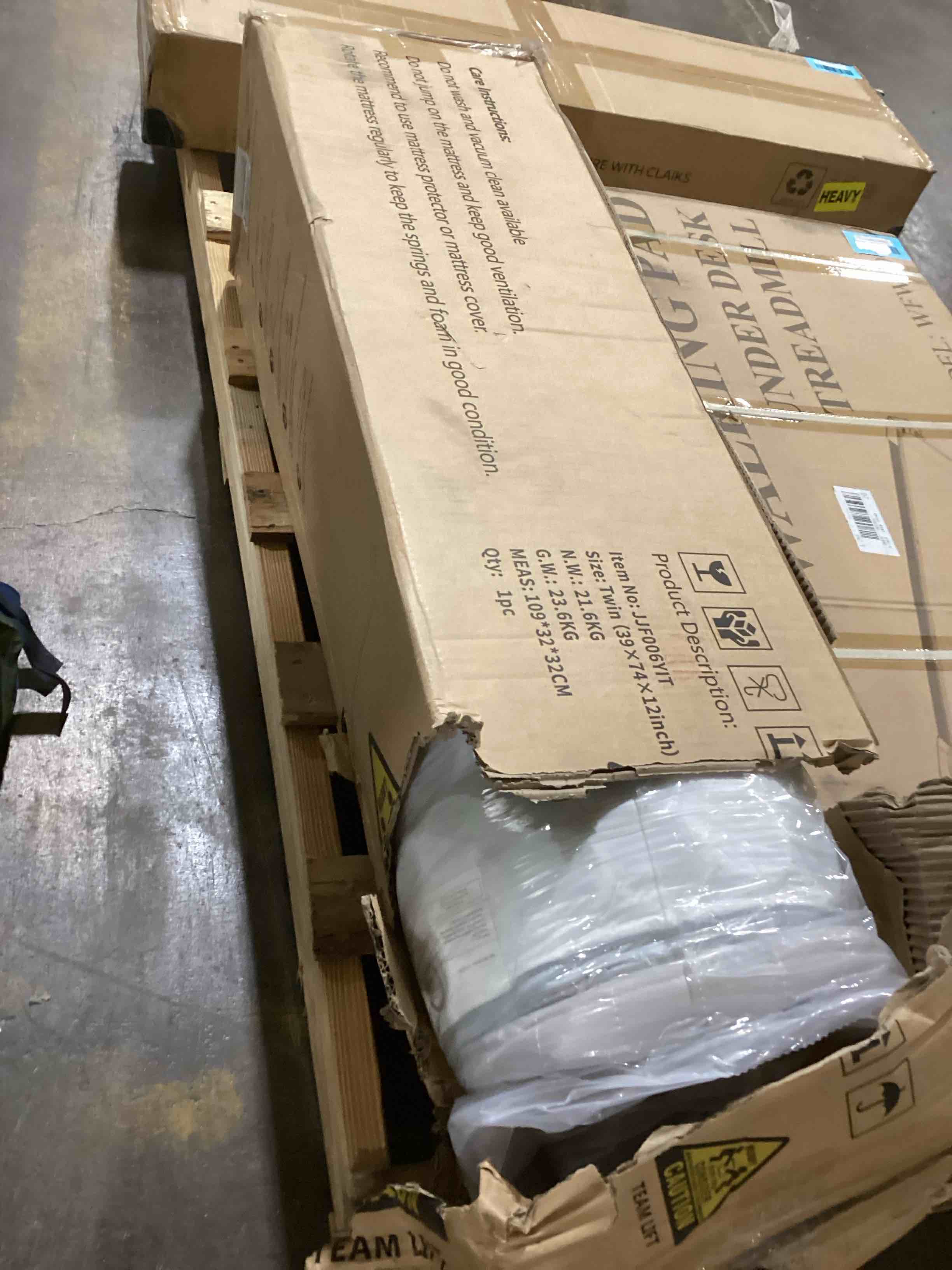 https://s3.amazonaws.com/lotting-images-prod/bidfta/BLU6079466_1711994723432.jpeg