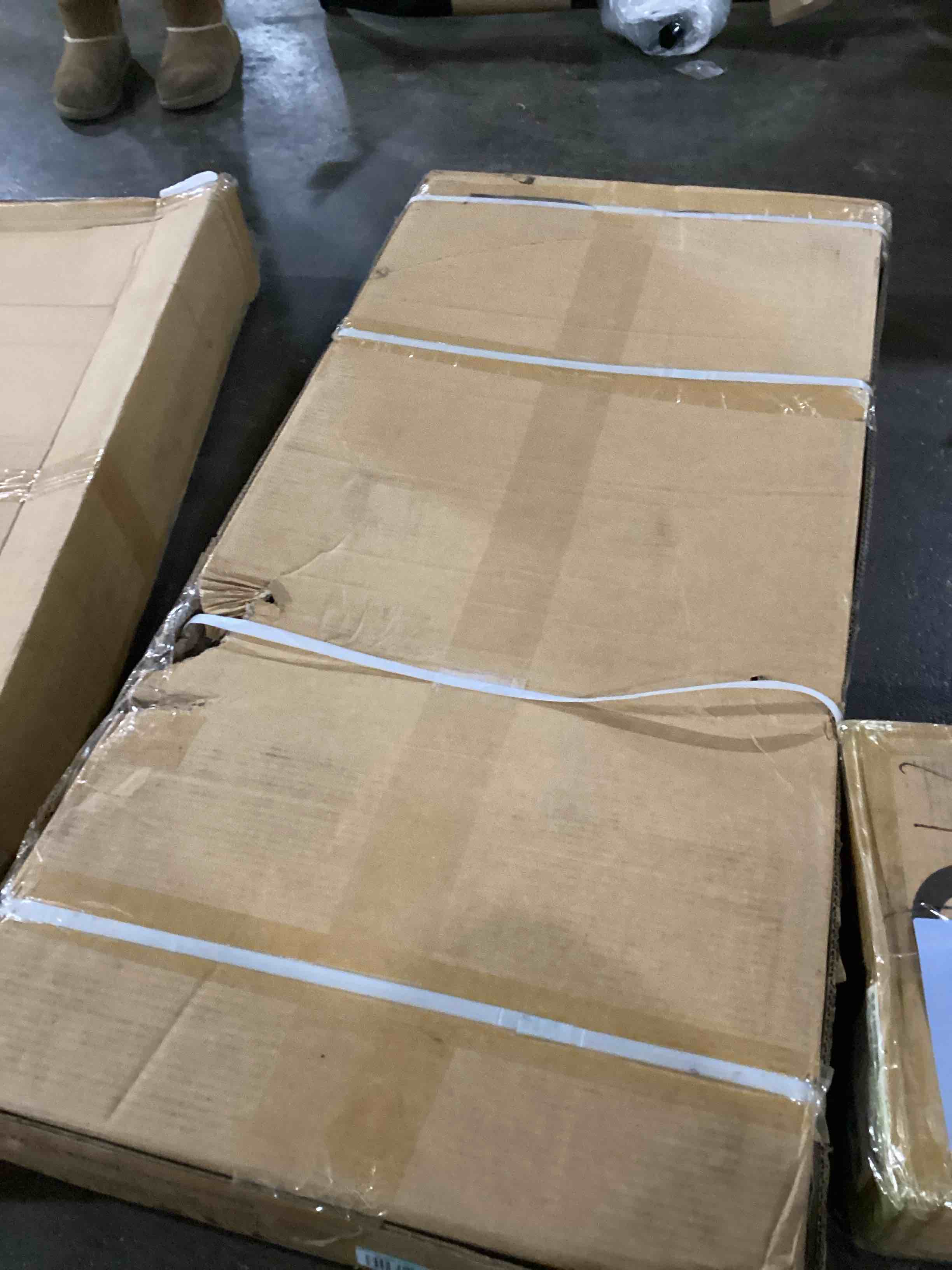 https://s3.amazonaws.com/lotting-images-prod/bidfta/BLU6079467_1711995024135.jpeg