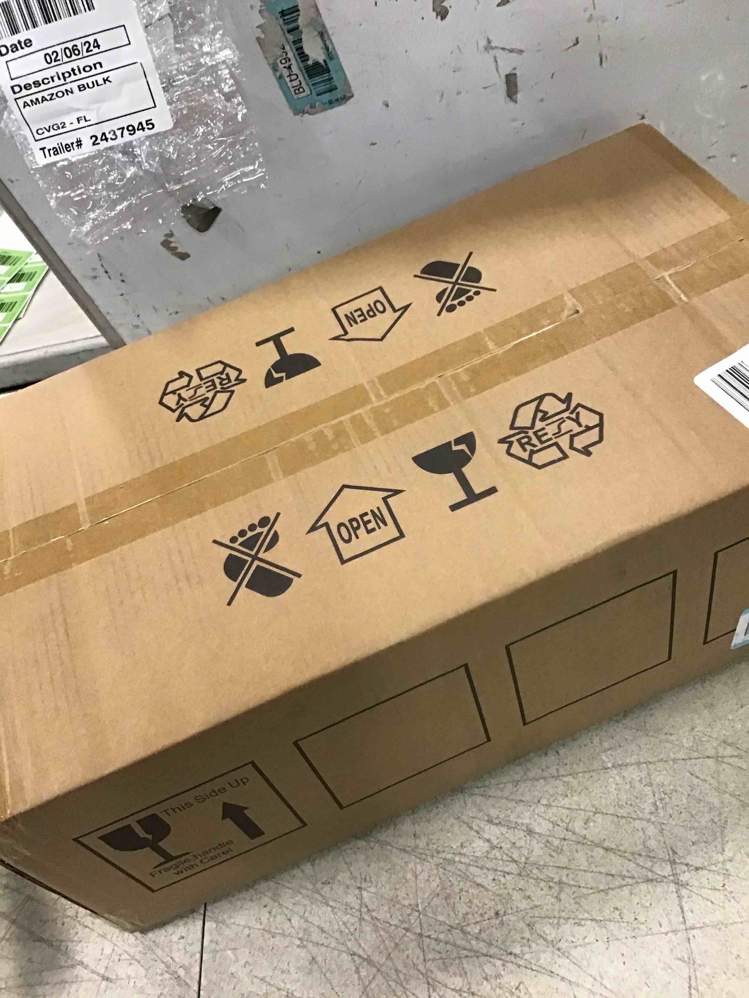 https://s3.amazonaws.com/lotting-images-prod/bidfta/BLU6080043_1707418873399.jpeg