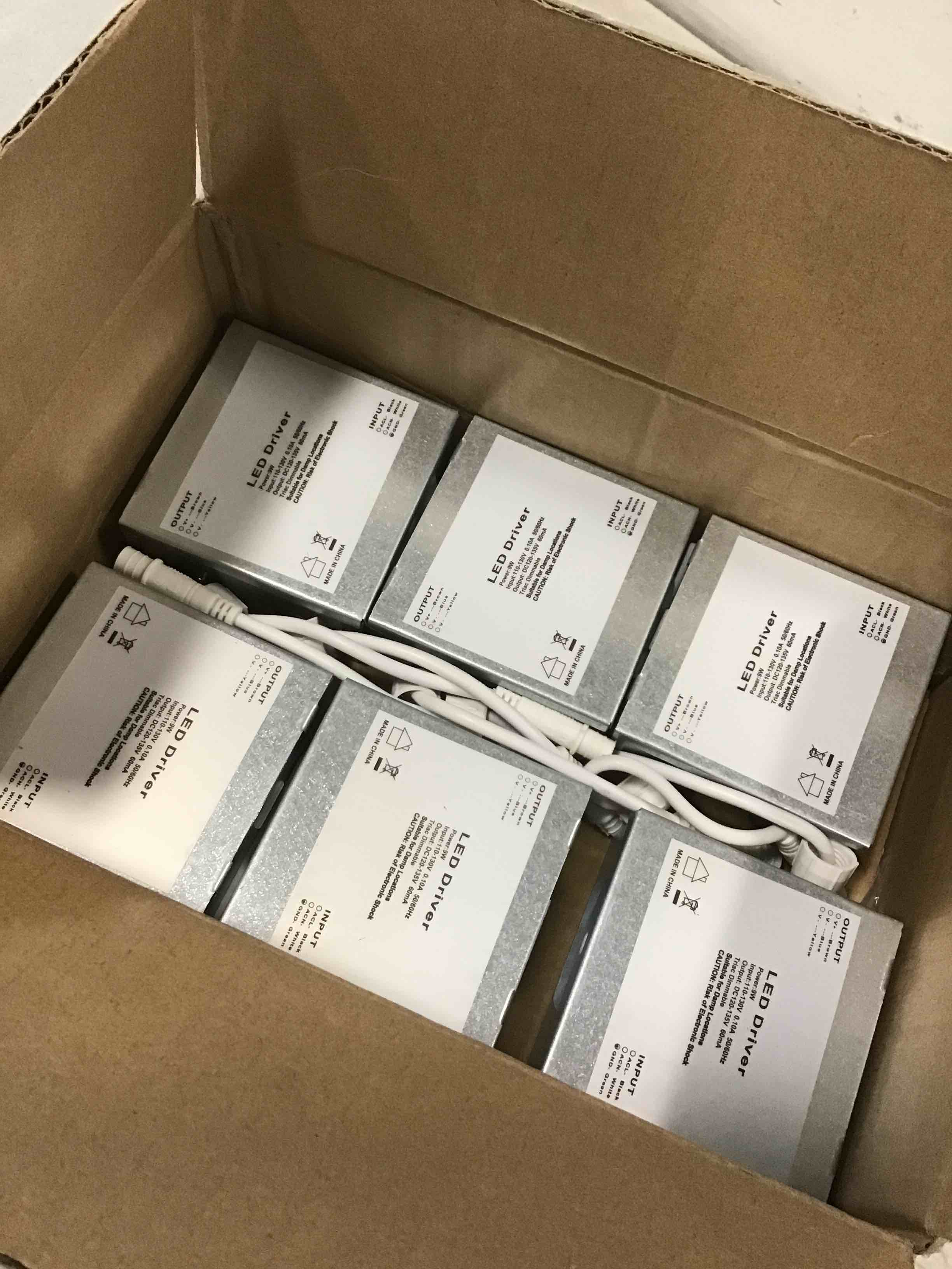 https://s3.amazonaws.com/lotting-images-prod/bidfta/BLU6081074_1708015088313.jpeg