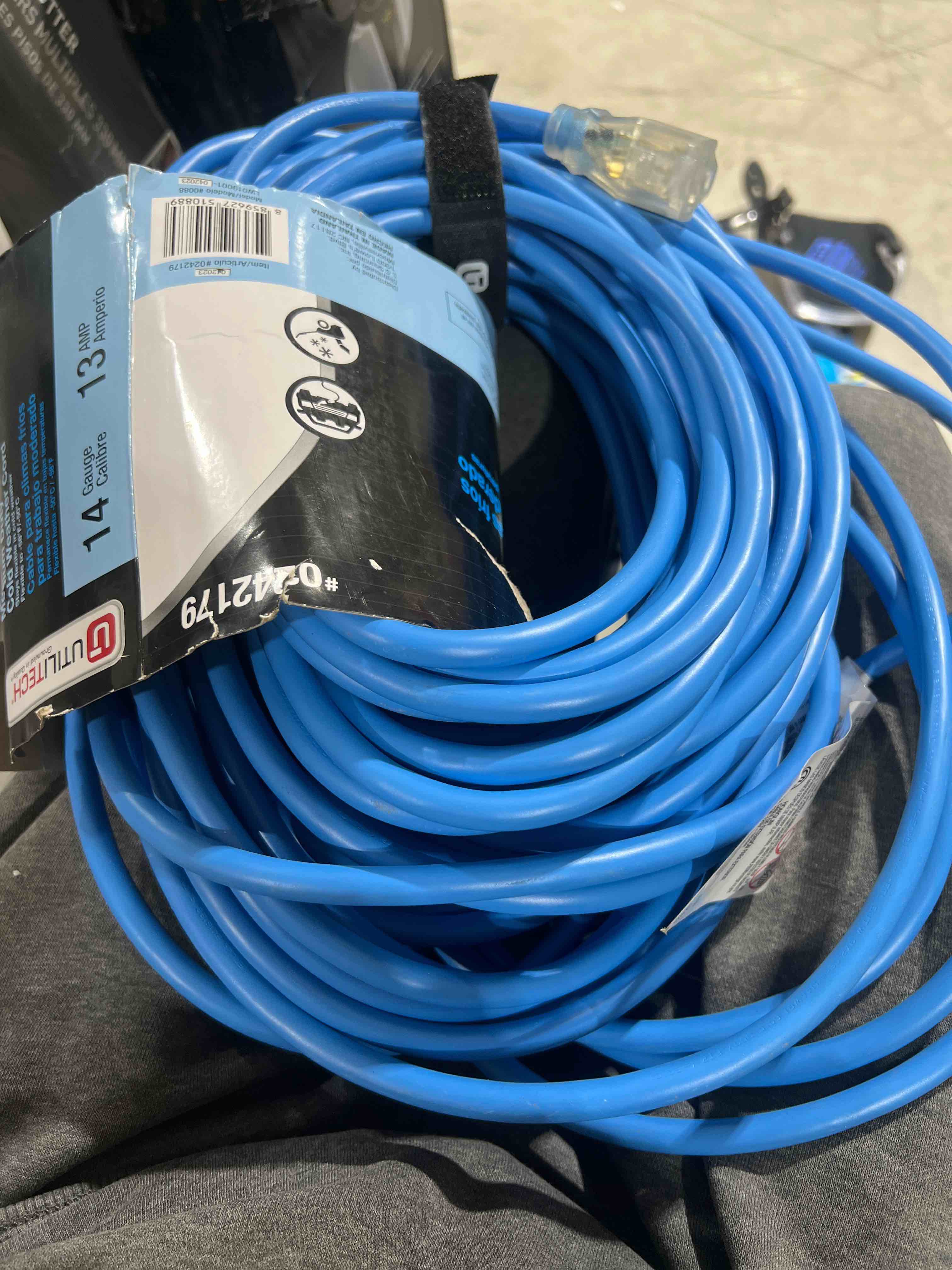 https://s3.amazonaws.com/lotting-images-prod/bidfta/BLU6081812_1709080990193.jpeg