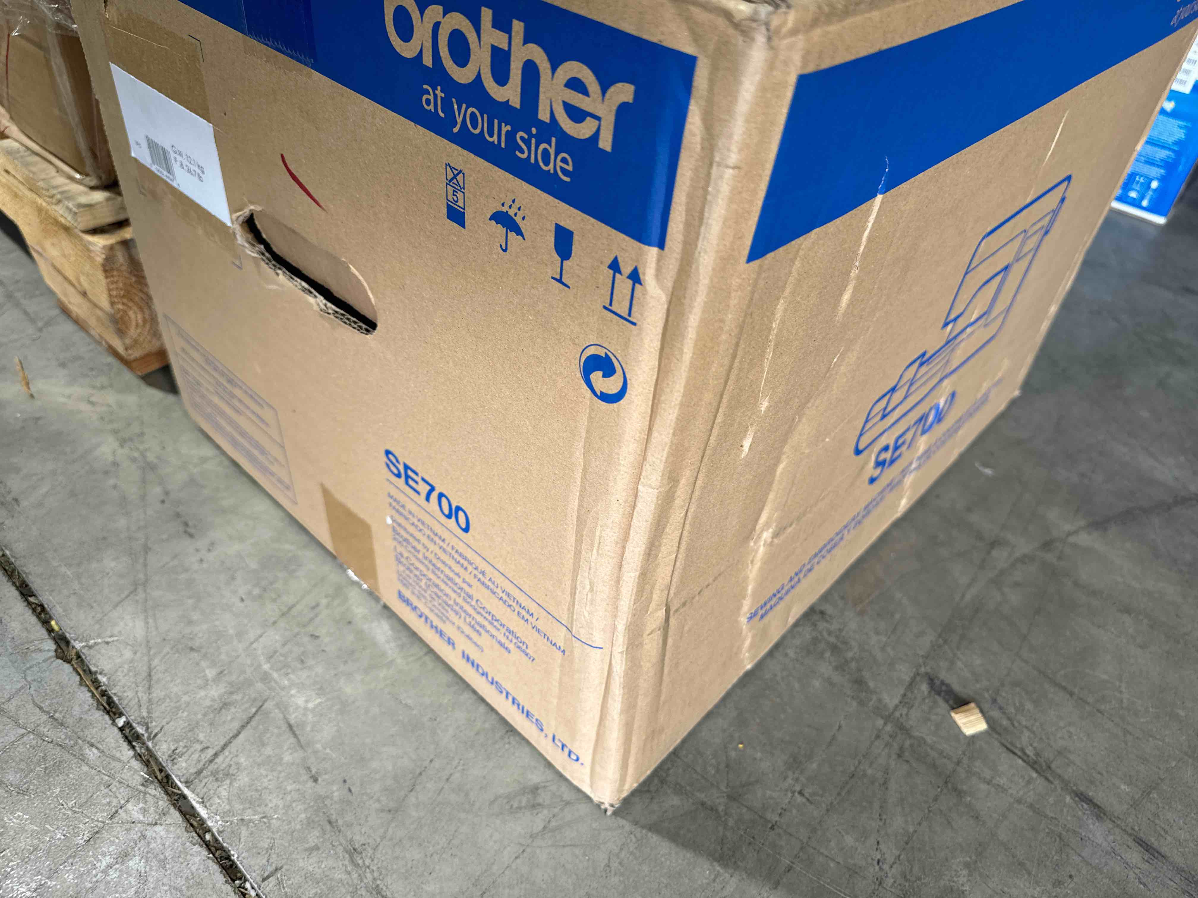 https://s3.amazonaws.com/lotting-images-prod/bidfta/BLU6082498_1713550239850.jpeg