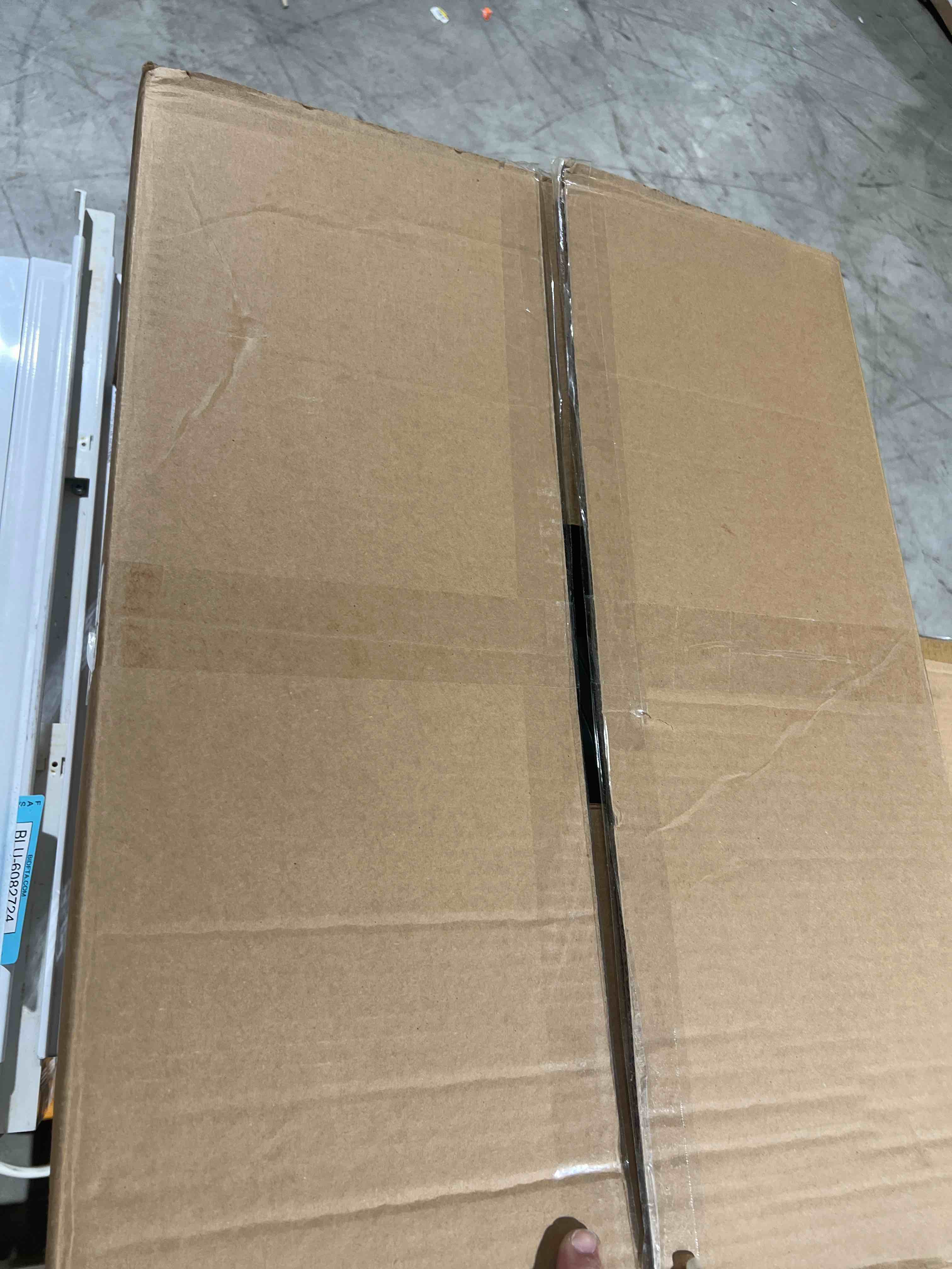 https://s3.amazonaws.com/lotting-images-prod/bidfta/BLU6082716_1715473538287.jpeg