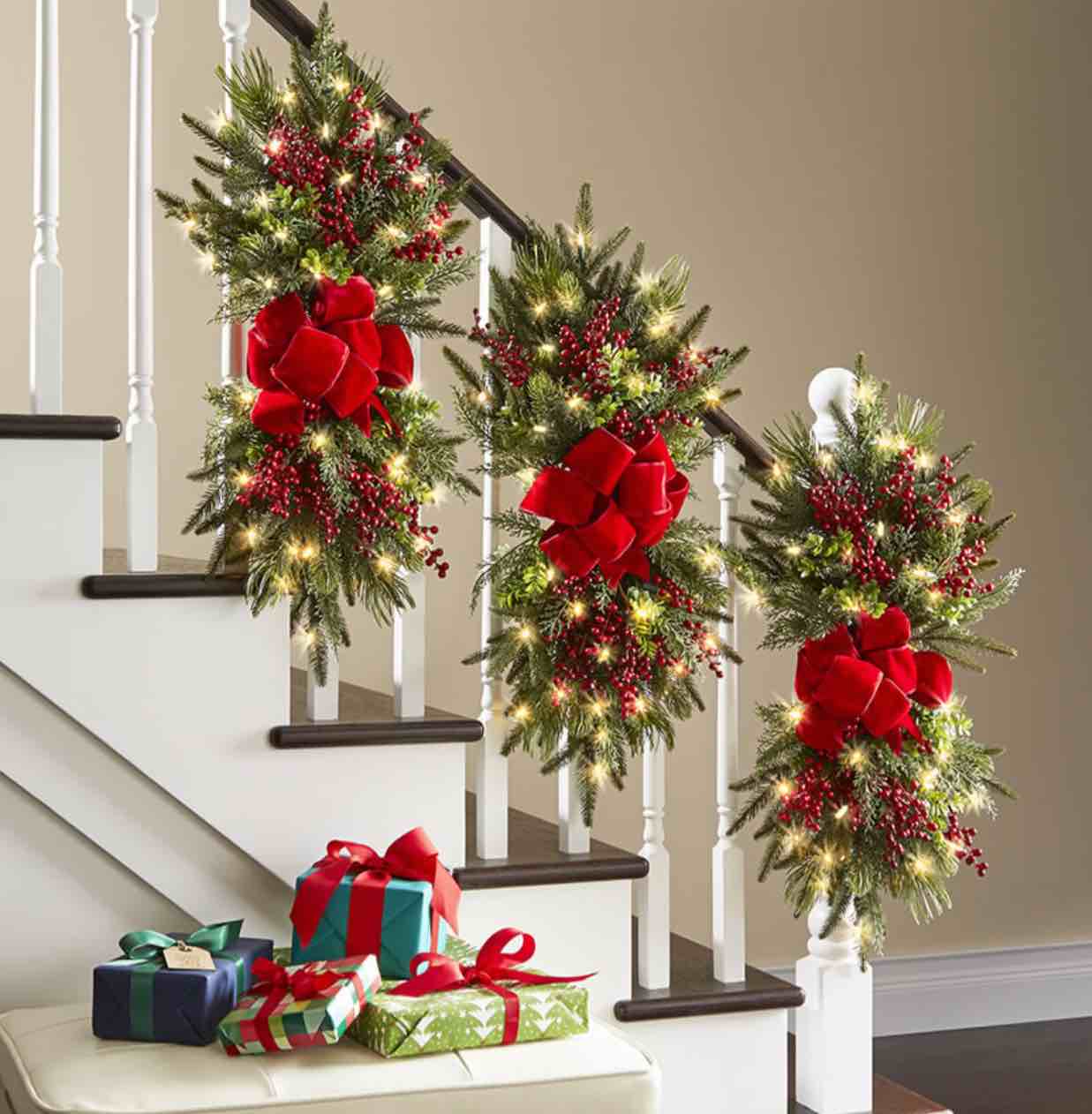 The Cordless Prelit Classic Holiday Swag