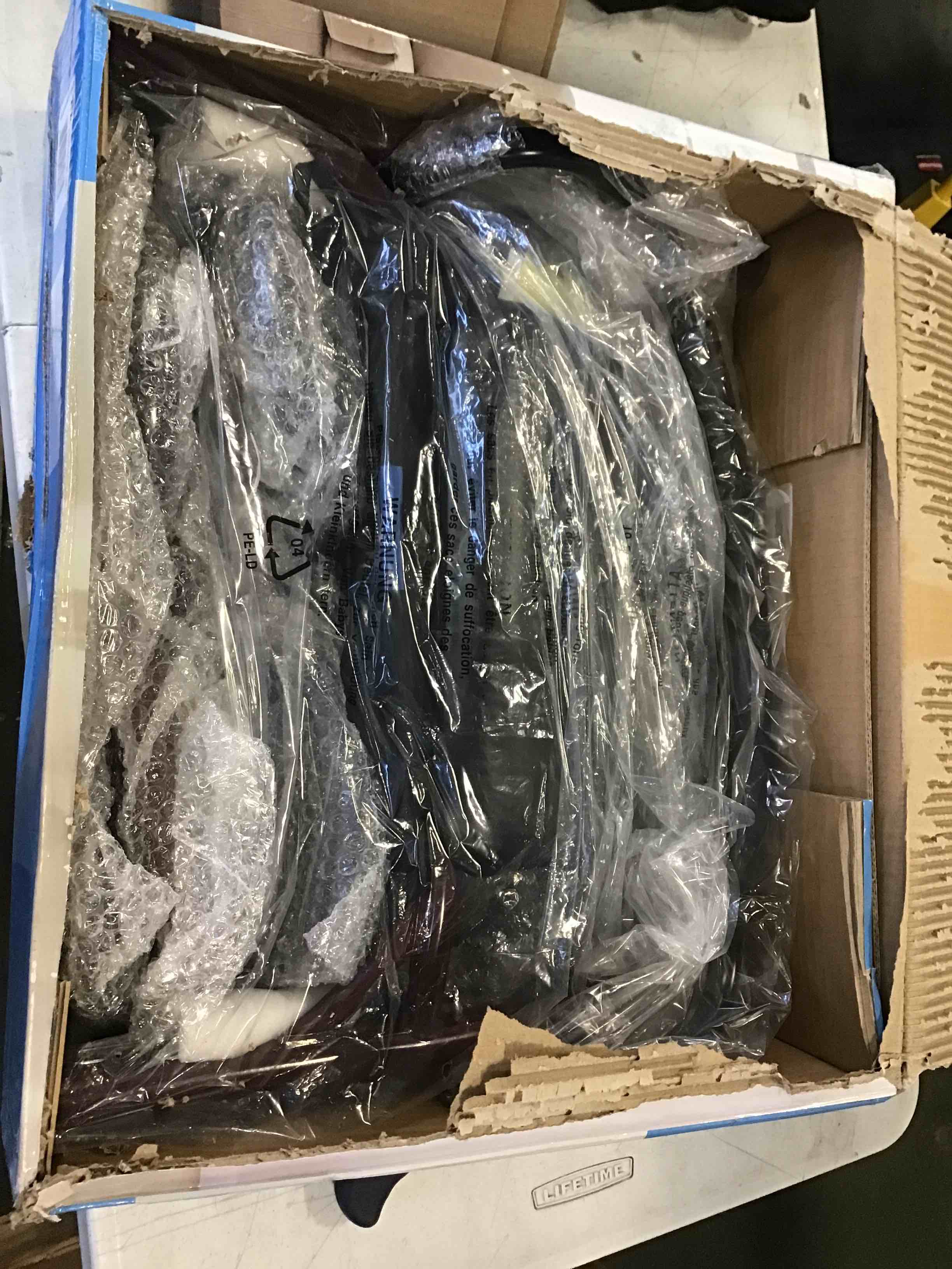 https://s3.amazonaws.com/lotting-images-prod/bidfta/BLU6083466_1707749567729.jpeg