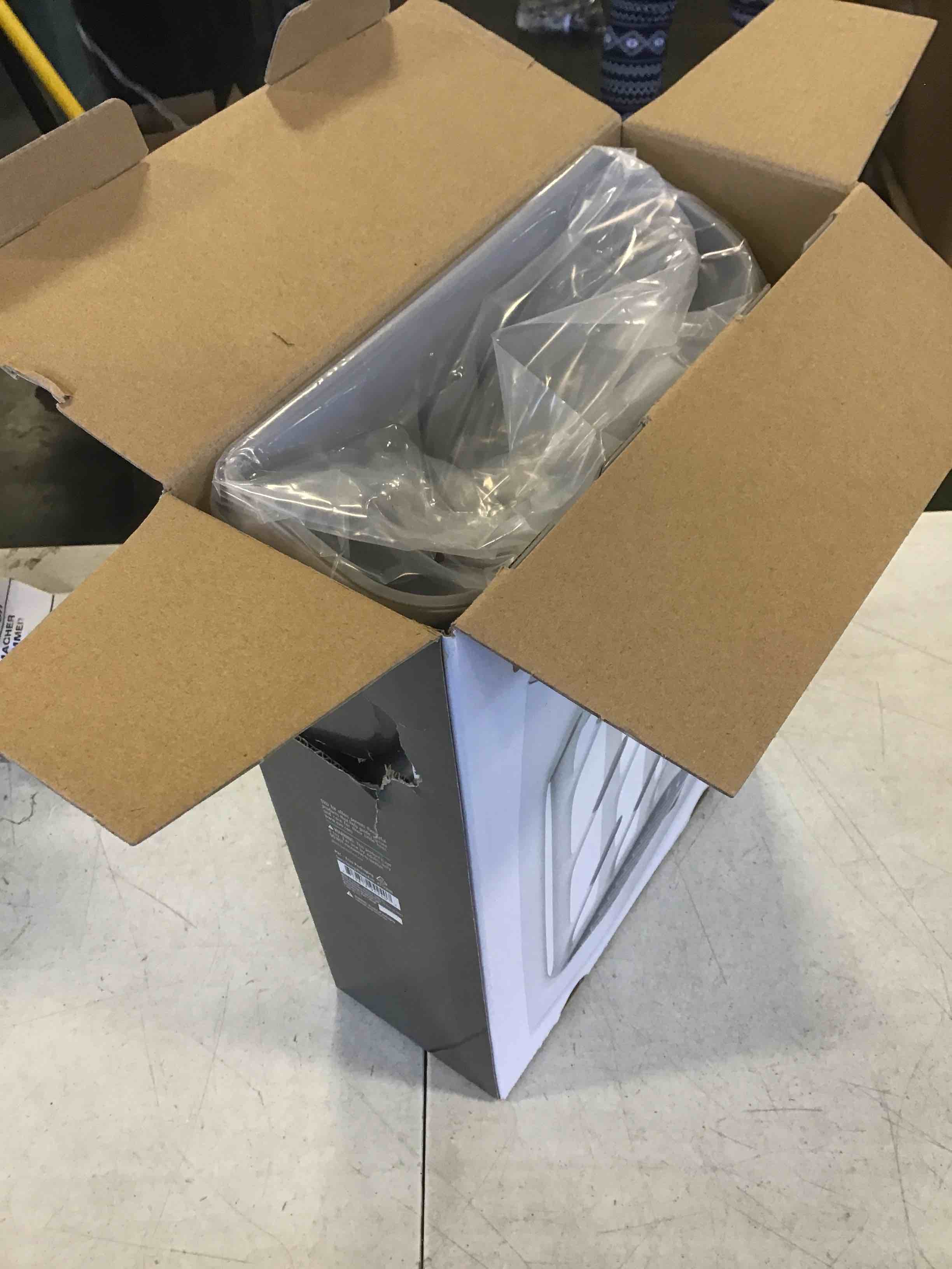 https://s3.amazonaws.com/lotting-images-prod/bidfta/BLU6083565_1707756759348.jpeg
