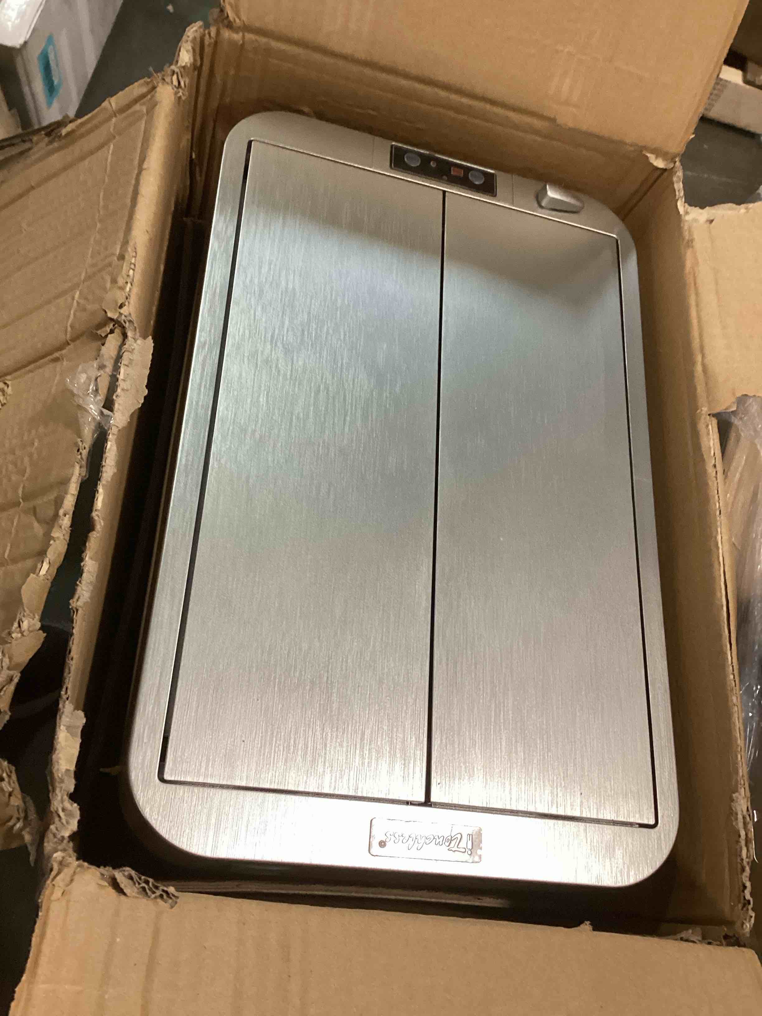 https://s3.amazonaws.com/lotting-images-prod/bidfta/BLU6084553_1707740447021.jpeg