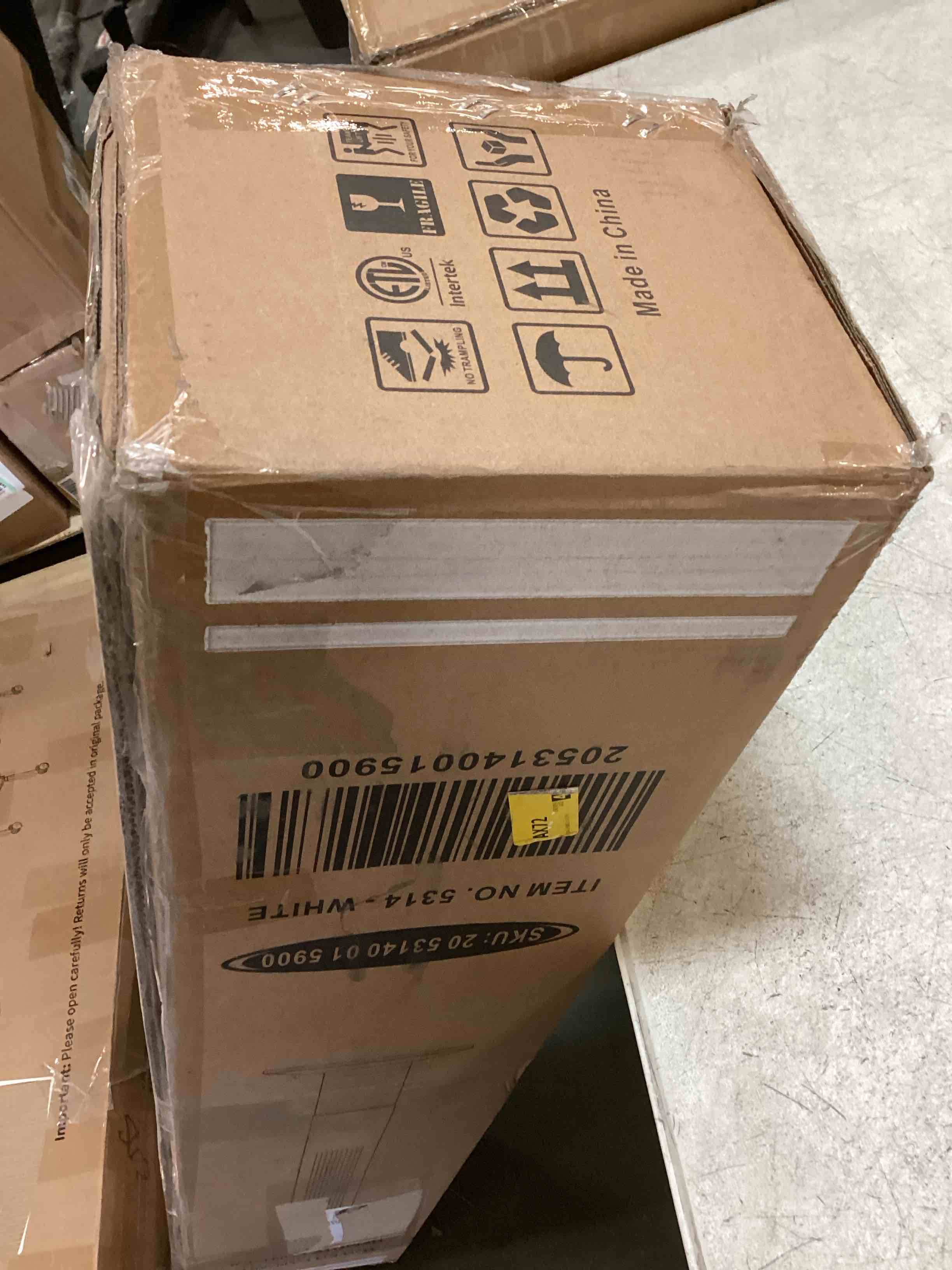 https://s3.amazonaws.com/lotting-images-prod/bidfta/BLU6084741_1707764829241.jpeg