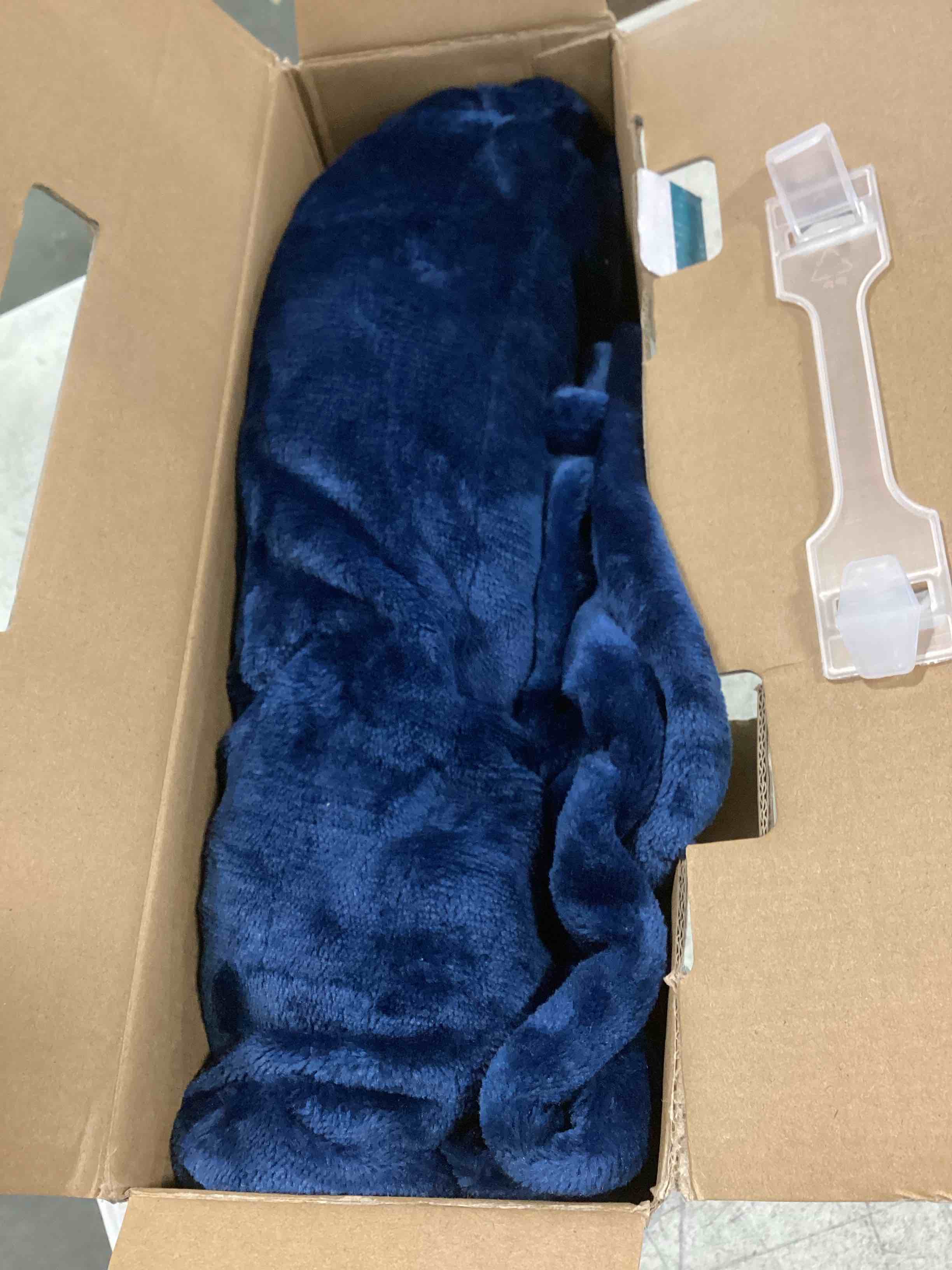 https://s3.amazonaws.com/lotting-images-prod/bidfta/BLU6084773_1707769961906.jpeg