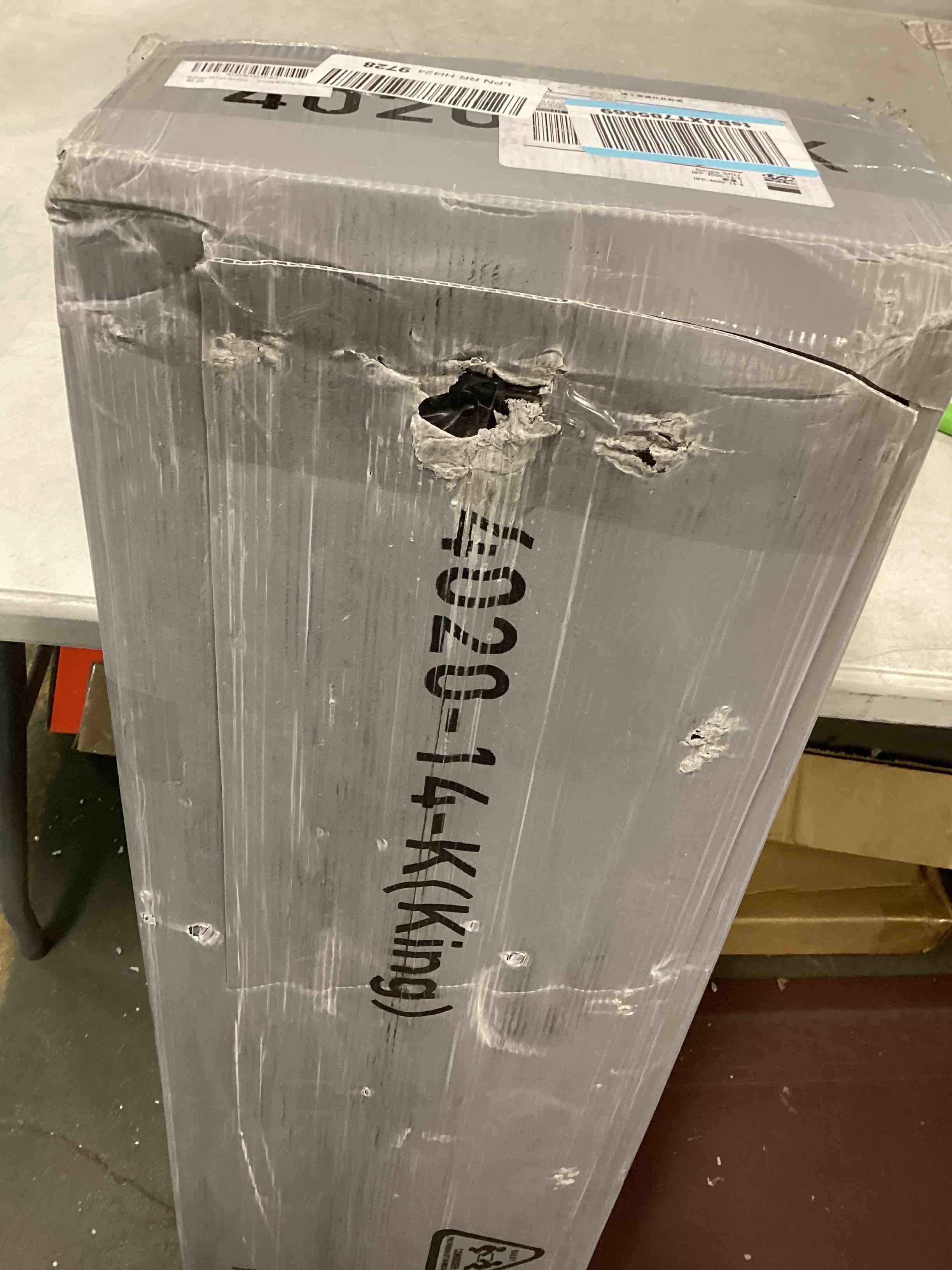 https://s3.amazonaws.com/lotting-images-prod/bidfta/BLU6084988_1707851755642.jpeg