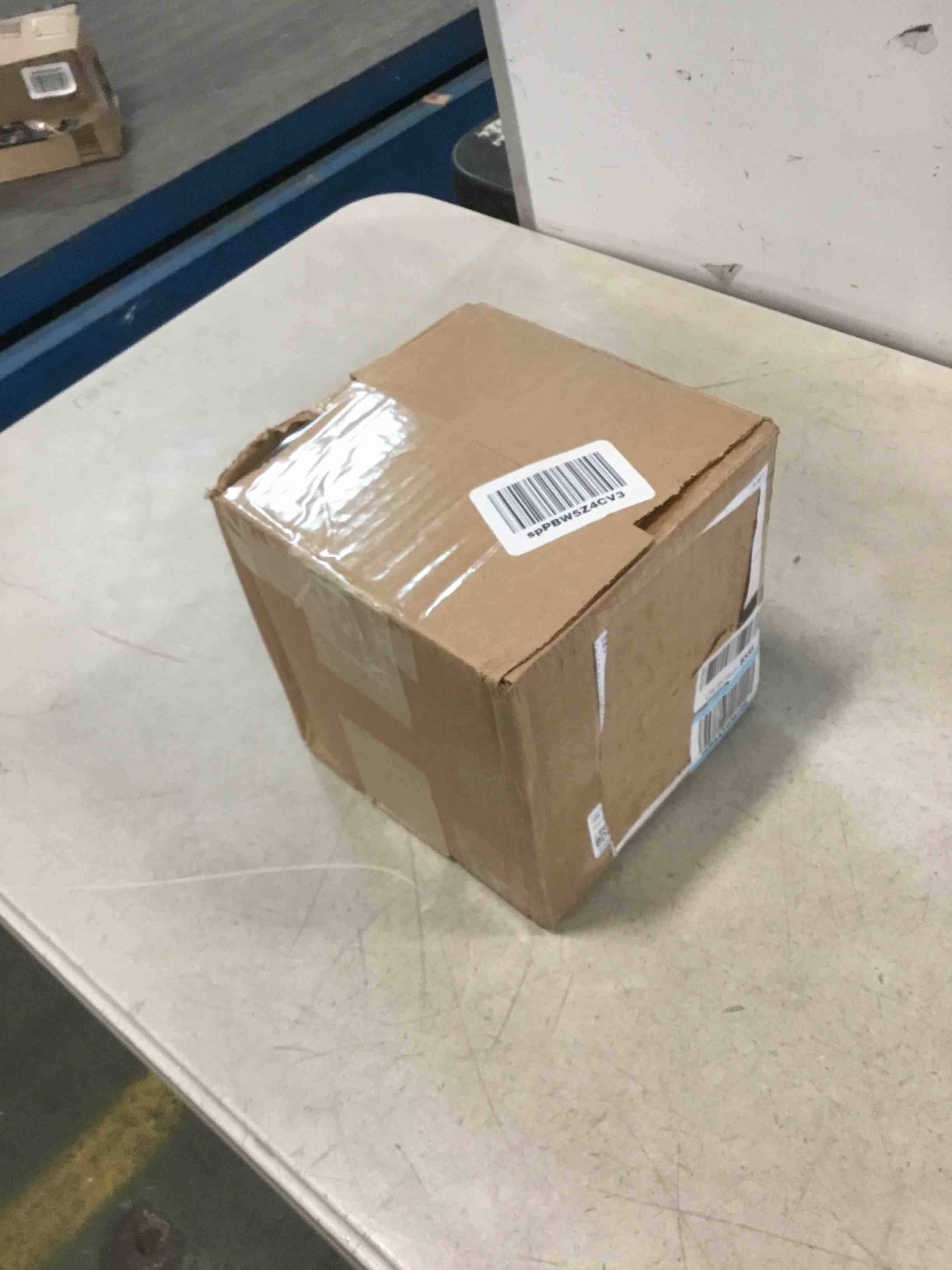 https://s3.amazonaws.com/lotting-images-prod/bidfta/BLU6086136_1707151466800.jpeg