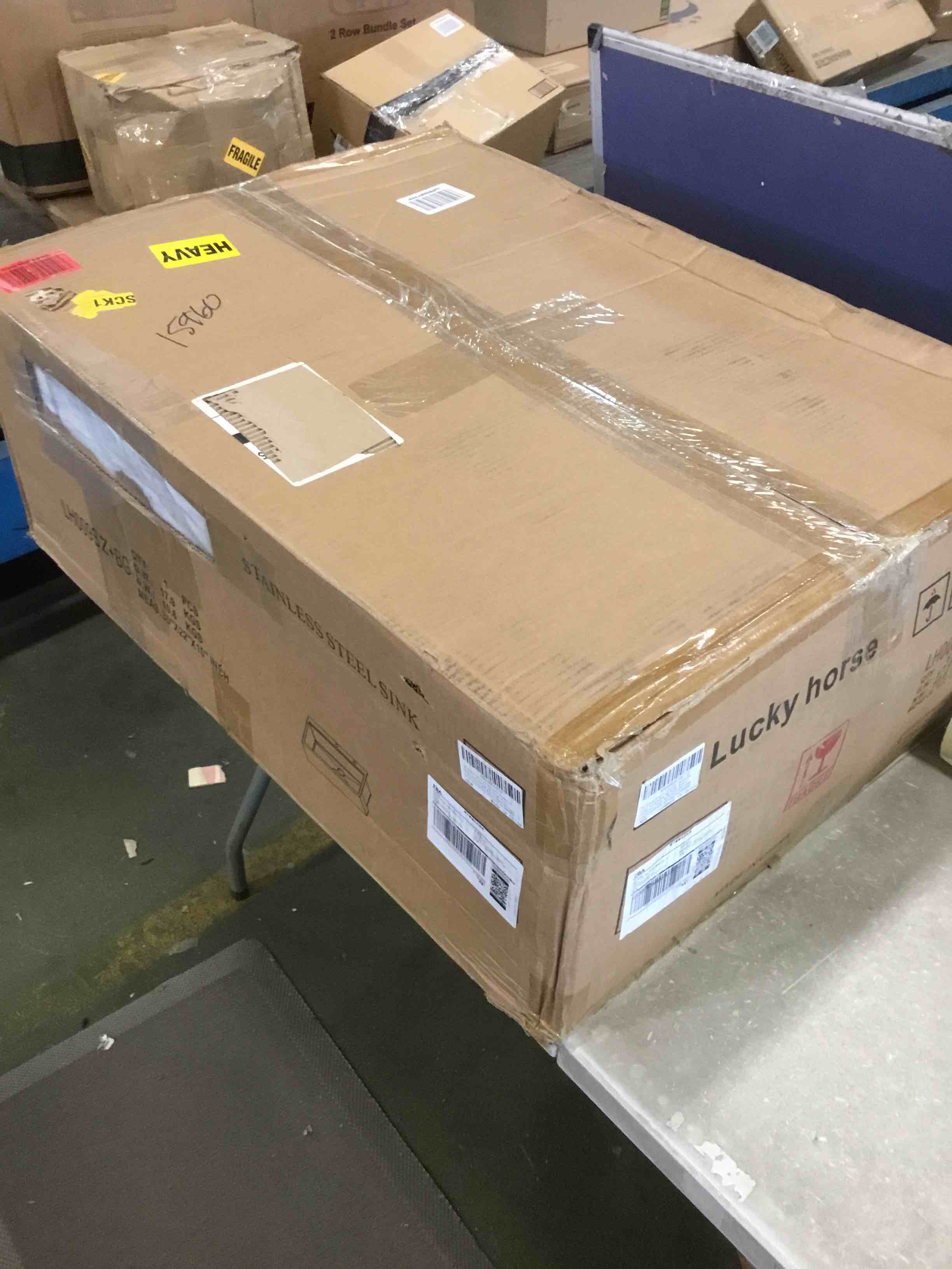 https://s3.amazonaws.com/lotting-images-prod/bidfta/BLU6086556_1707324932854.jpeg
