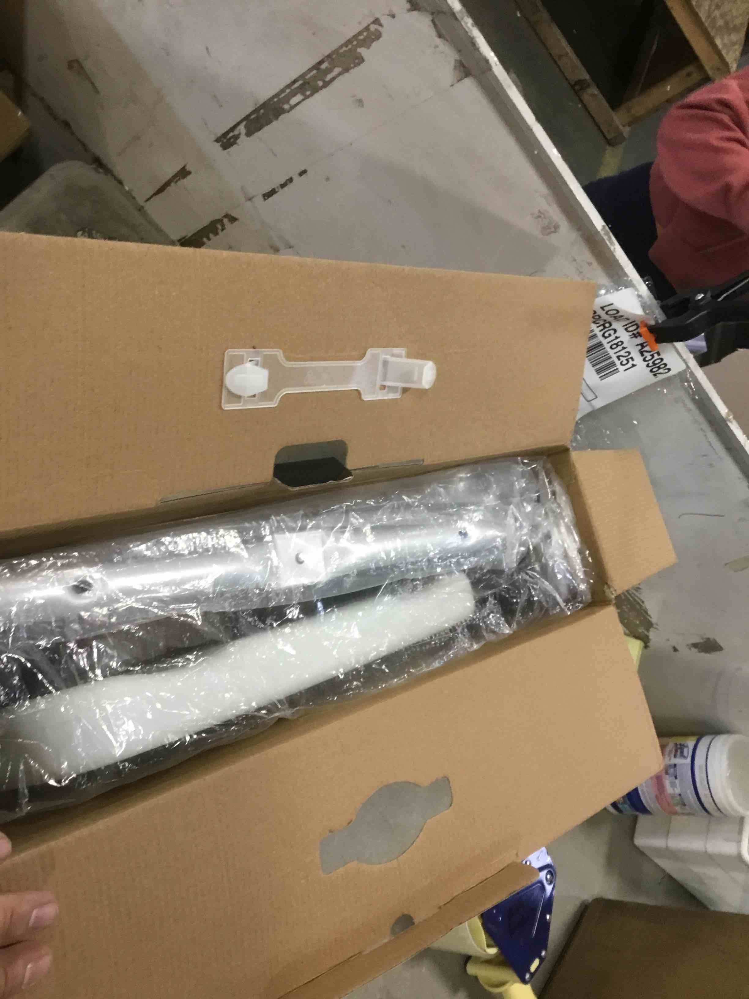 https://s3.amazonaws.com/lotting-images-prod/bidfta/BLU6086778_1707418867765.jpeg