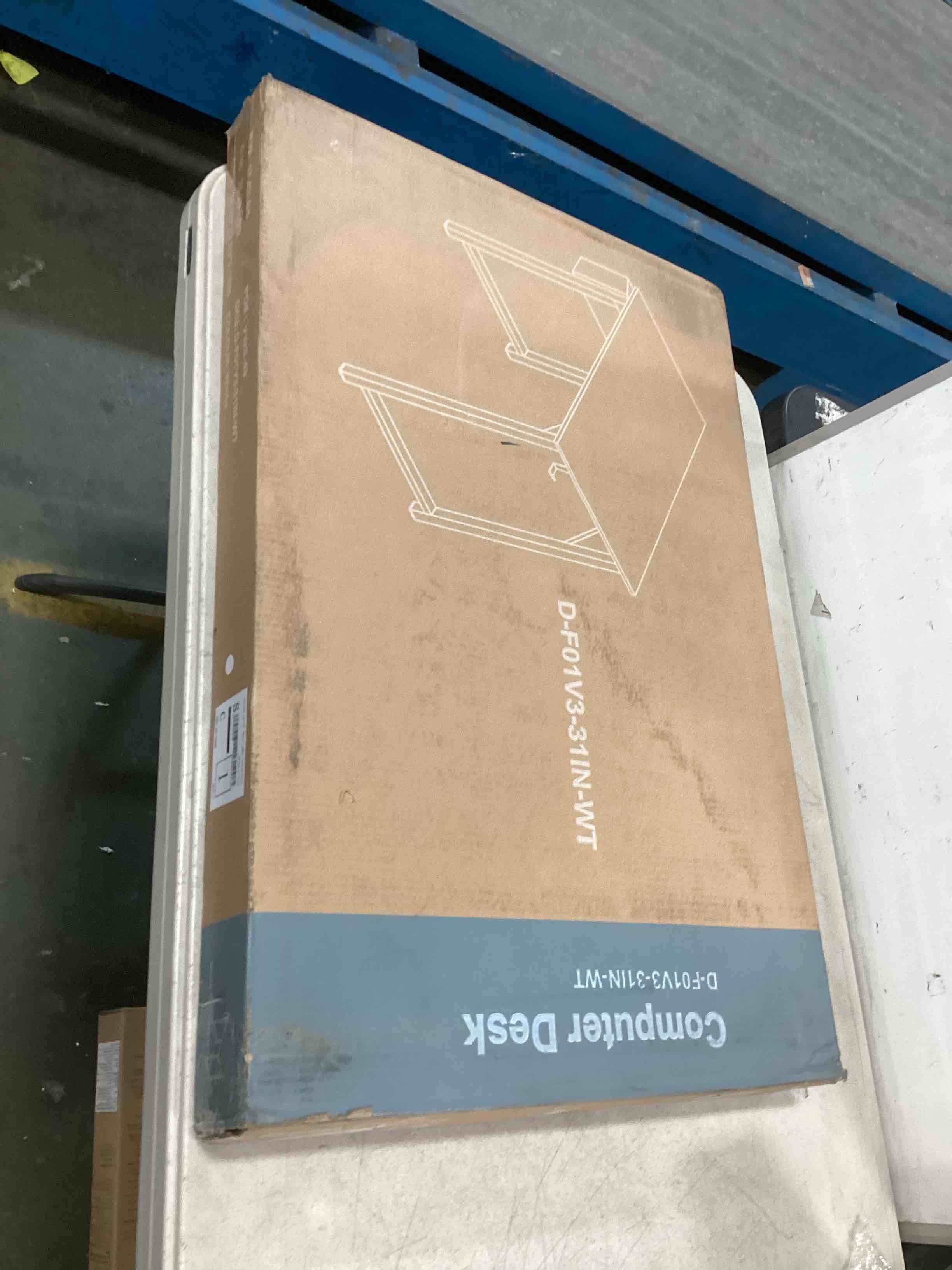 https://s3.amazonaws.com/lotting-images-prod/bidfta/BLU6087118_1707579691853.jpeg