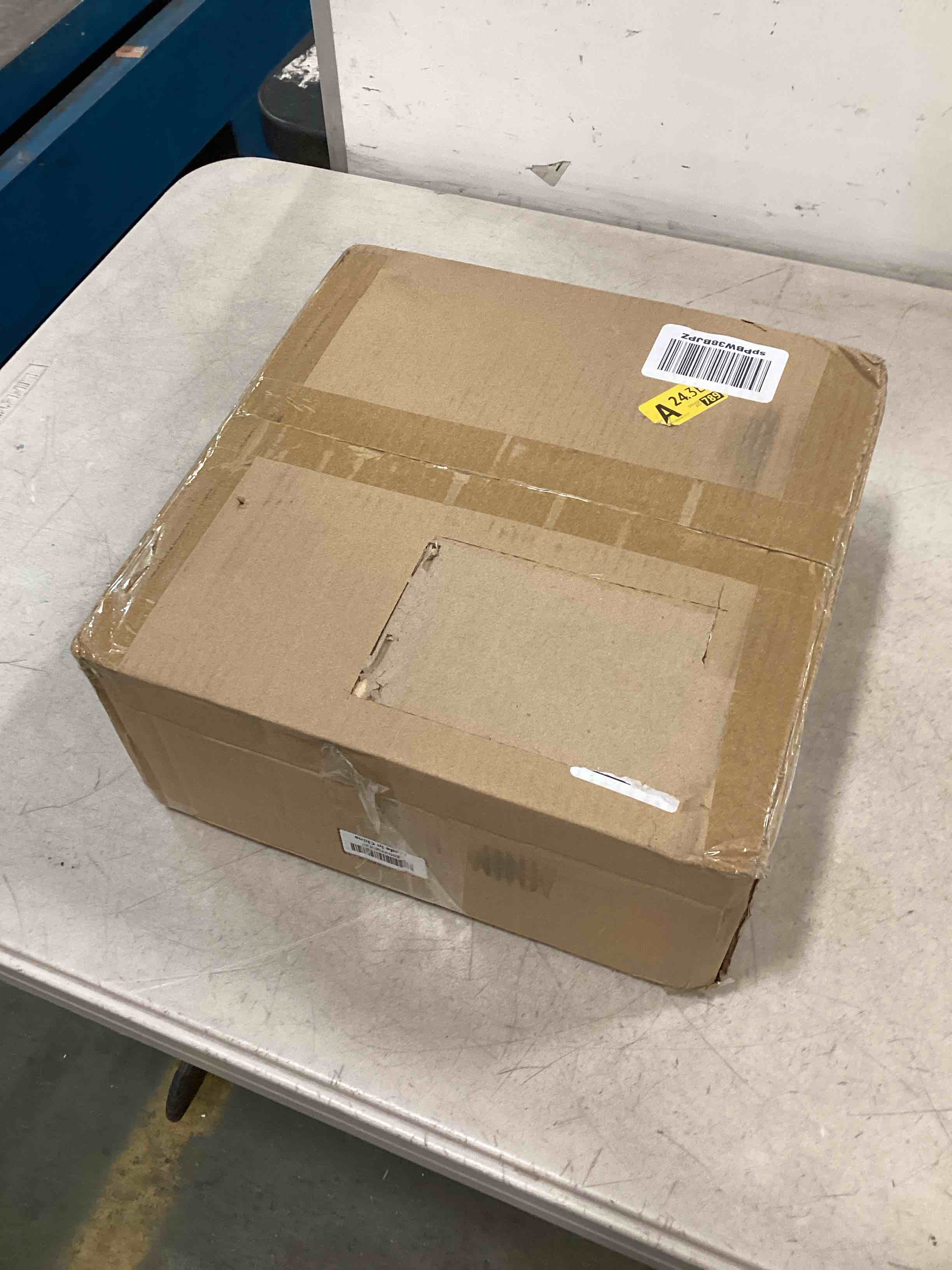 https://s3.amazonaws.com/lotting-images-prod/bidfta/BLU6087135_1707582327843.jpeg