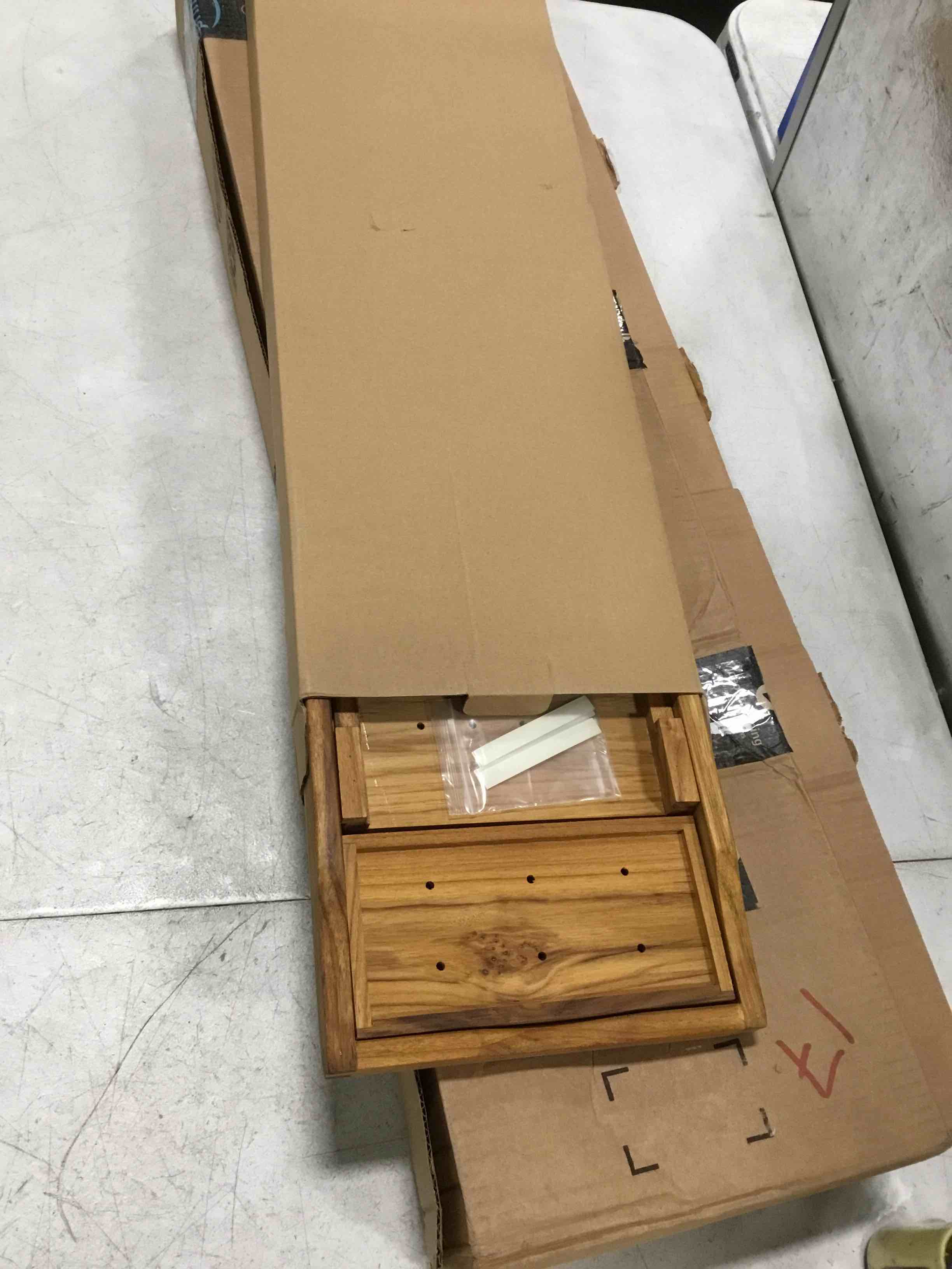 https://s3.amazonaws.com/lotting-images-prod/bidfta/BLU6087403_1707826798067.jpeg