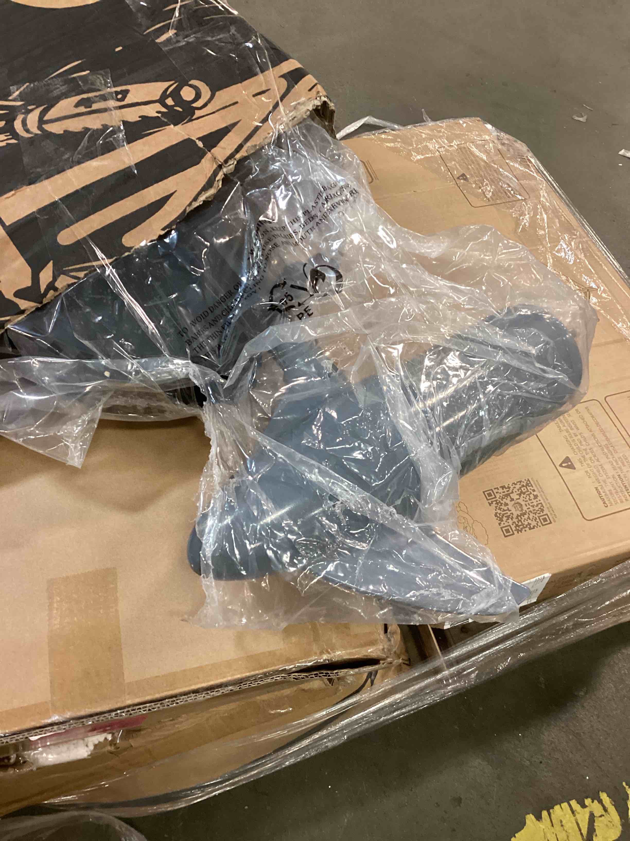 https://s3.amazonaws.com/lotting-images-prod/bidfta/BLU6087516_1707308409047.jpeg