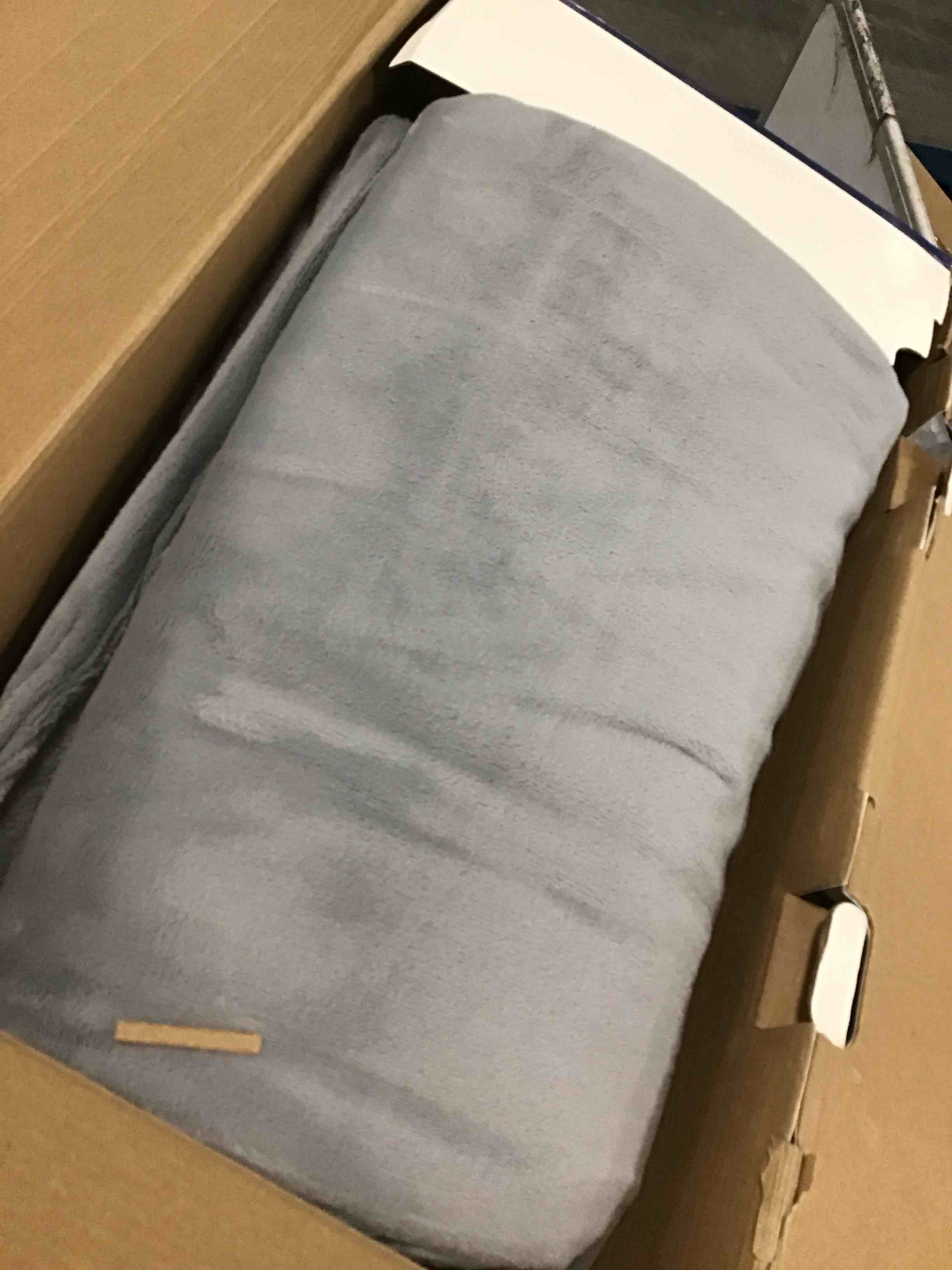 https://s3.amazonaws.com/lotting-images-prod/bidfta/BLU6088230_1707577514576.jpeg
