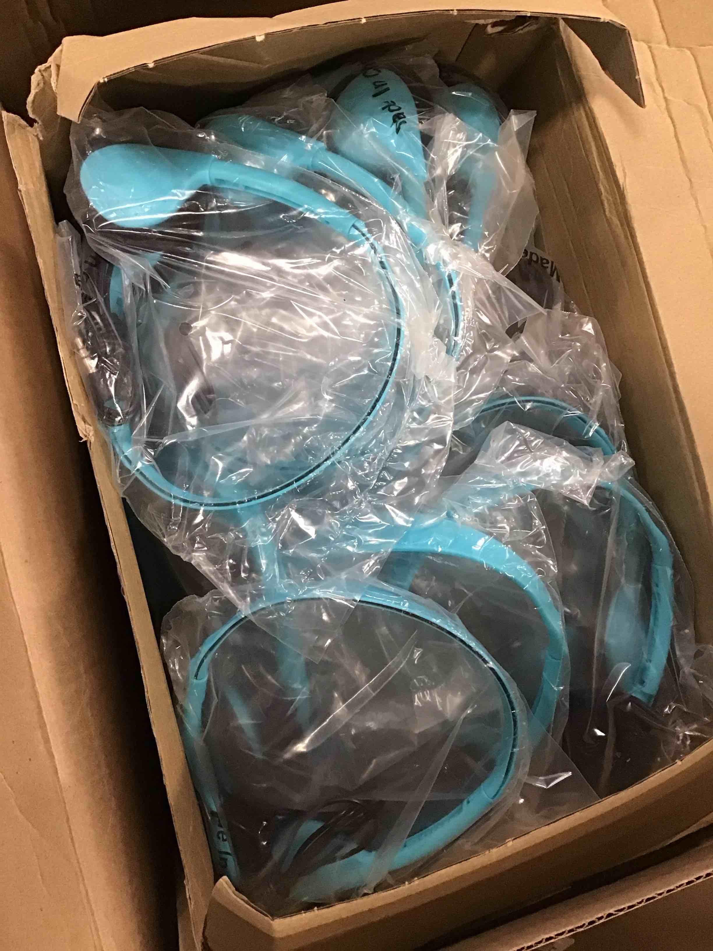 https://s3.amazonaws.com/lotting-images-prod/bidfta/BLU6088568_1707827488939.jpeg