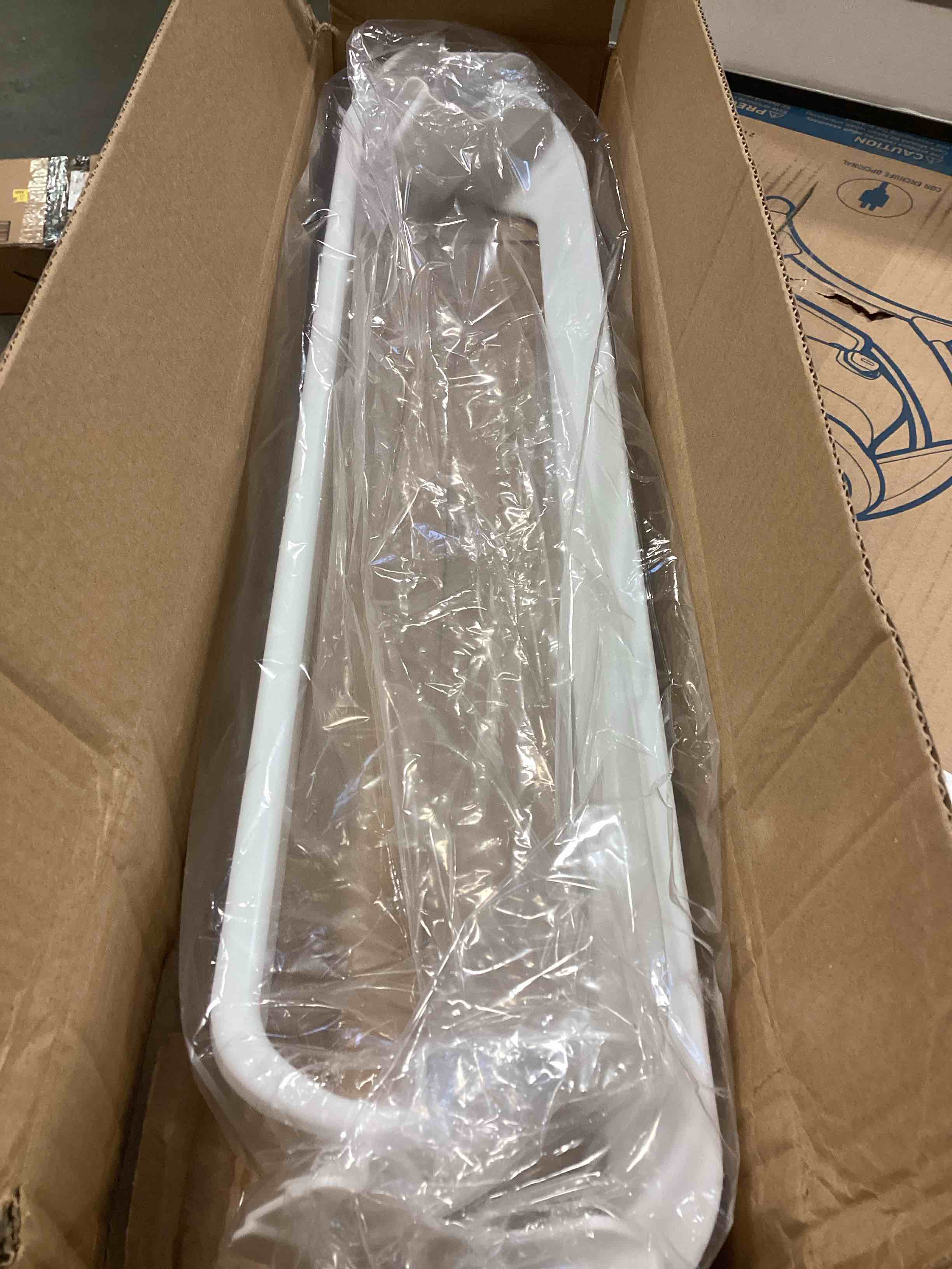https://s3.amazonaws.com/lotting-images-prod/bidfta/BLU6089768_1710159755789.jpeg