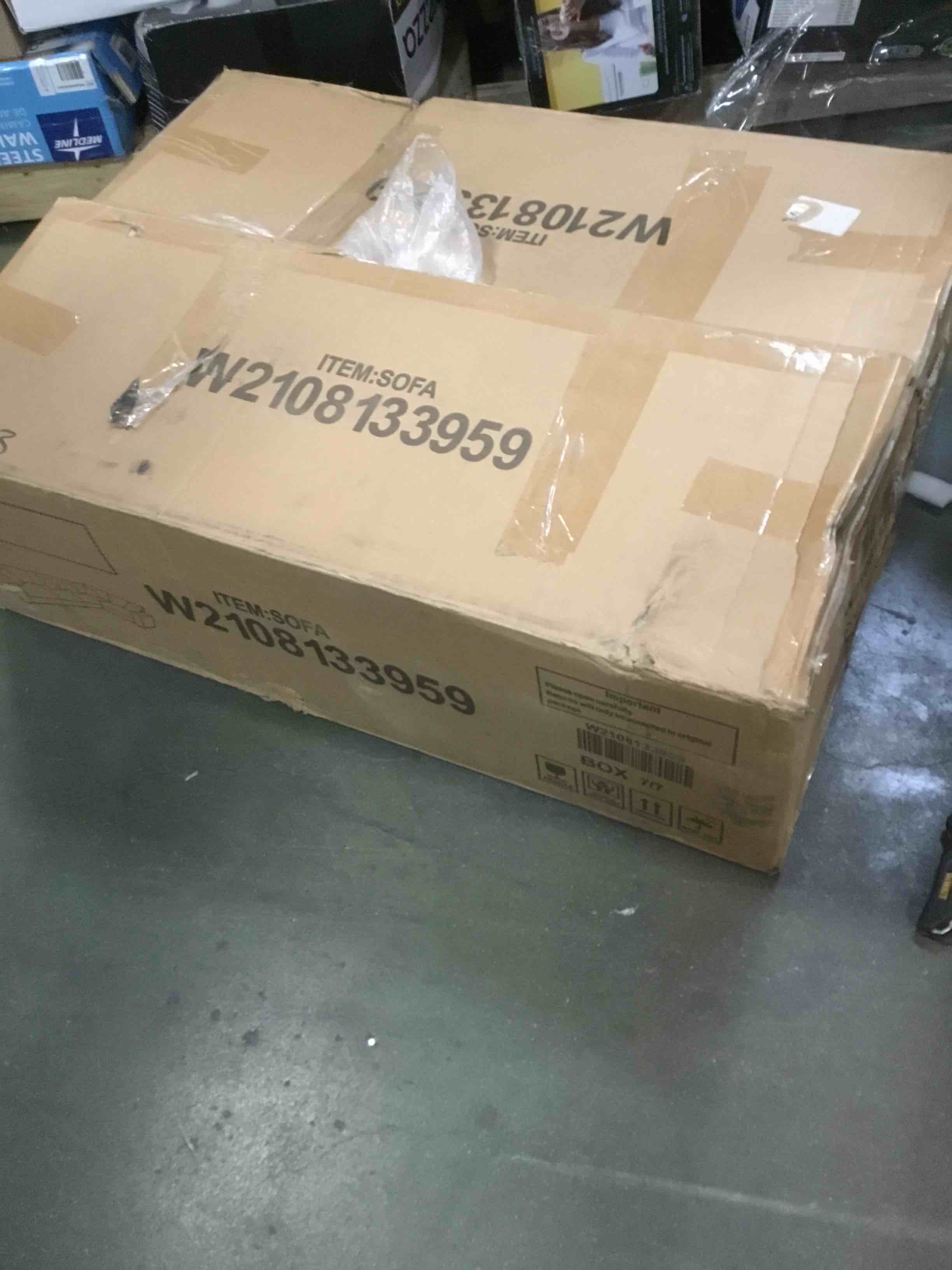 https://s3.amazonaws.com/lotting-images-prod/bidfta/BLU6091221_1707582926771.jpeg
