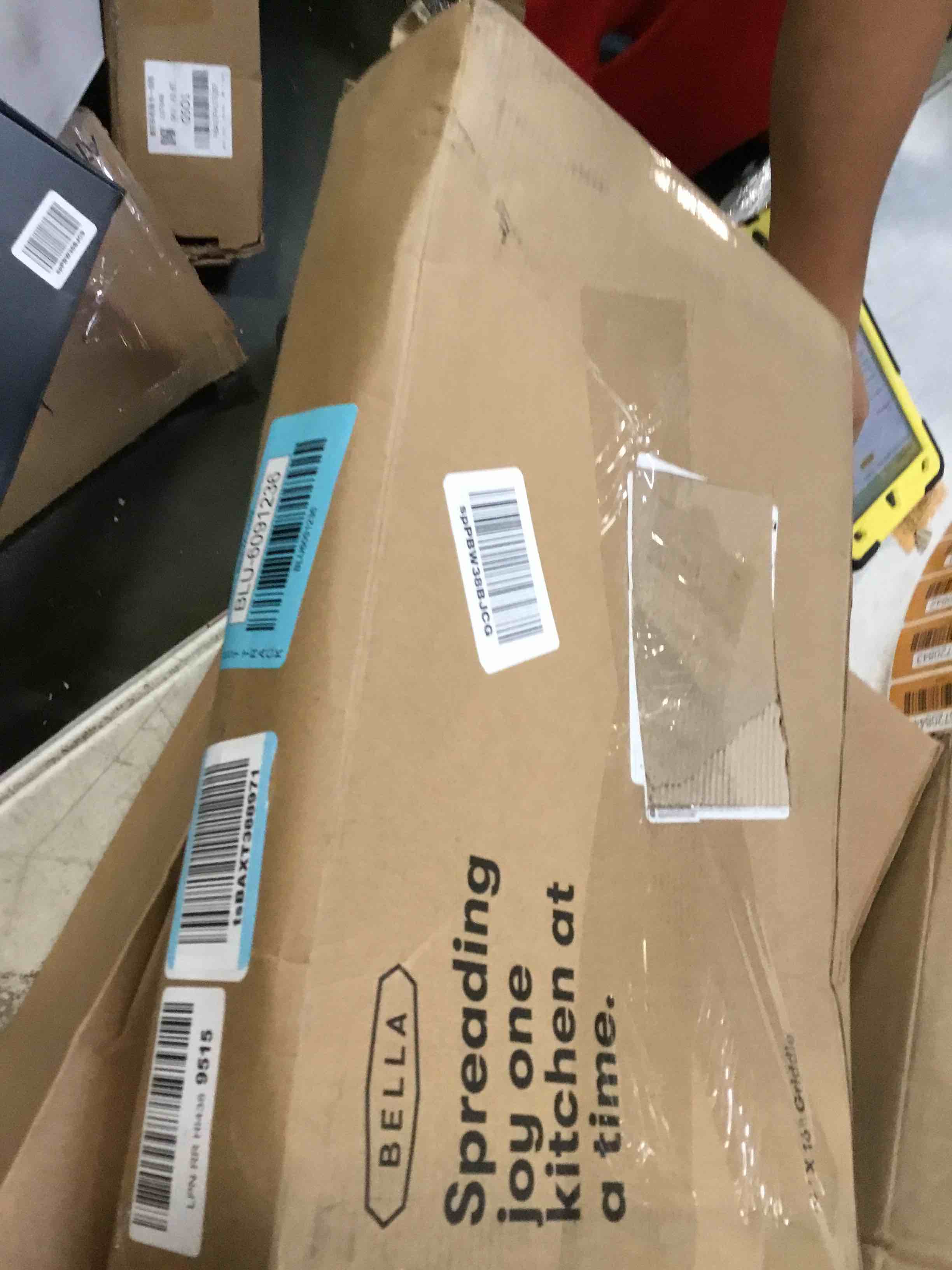 https://s3.amazonaws.com/lotting-images-prod/bidfta/BLU6091236_1707583813900.jpeg